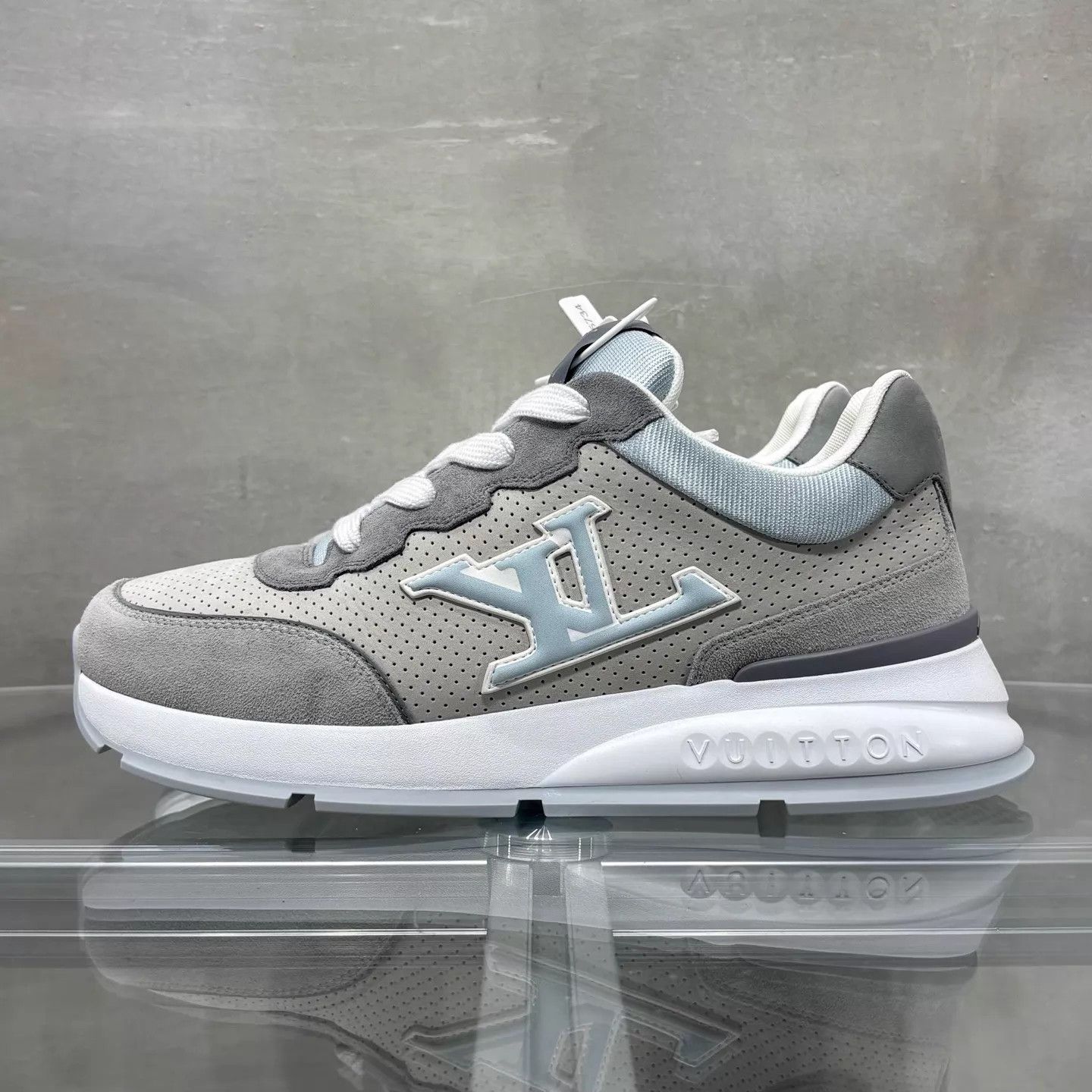 Louis Vuitton LV Classic Sneaker Gray UK6.5/40.5 New with Box Size US 7.5 / EU 40-41 - 3 Thumbnail