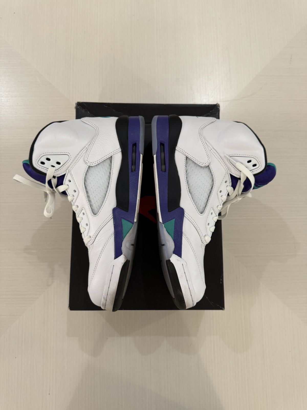 Jordan Brand Nike Air Jordan 5 Grape White Emerald HQ7979-100 Used sz 9.5 Size US 9.5 / EU 42-43 - 4 Thumbnail