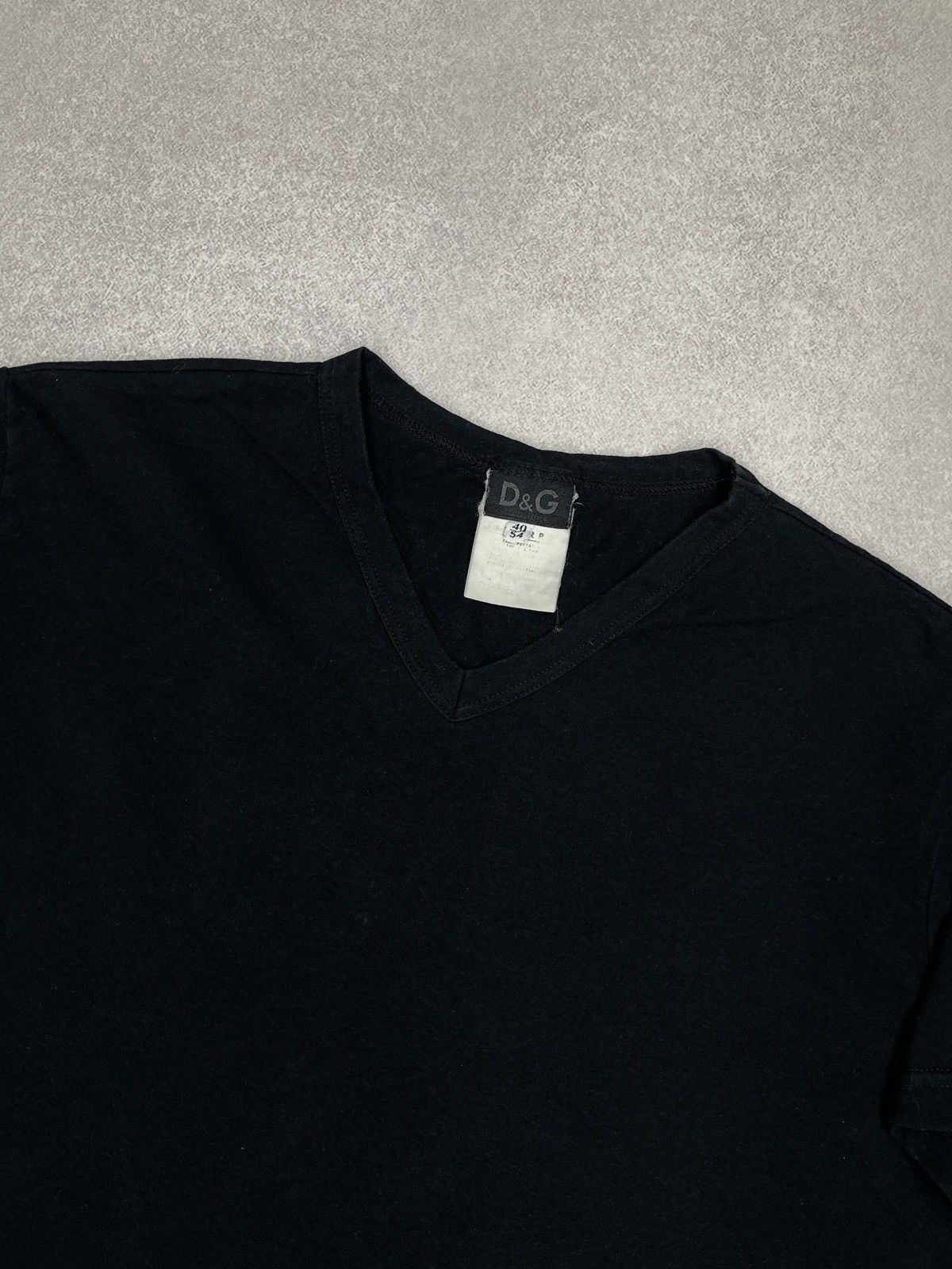 Dolce & Gabbana Vintage Dolce & Gabbana D&G V-Neck T-Shirt Black Size L / US 10 / IT 46 - 4 Thumbnail