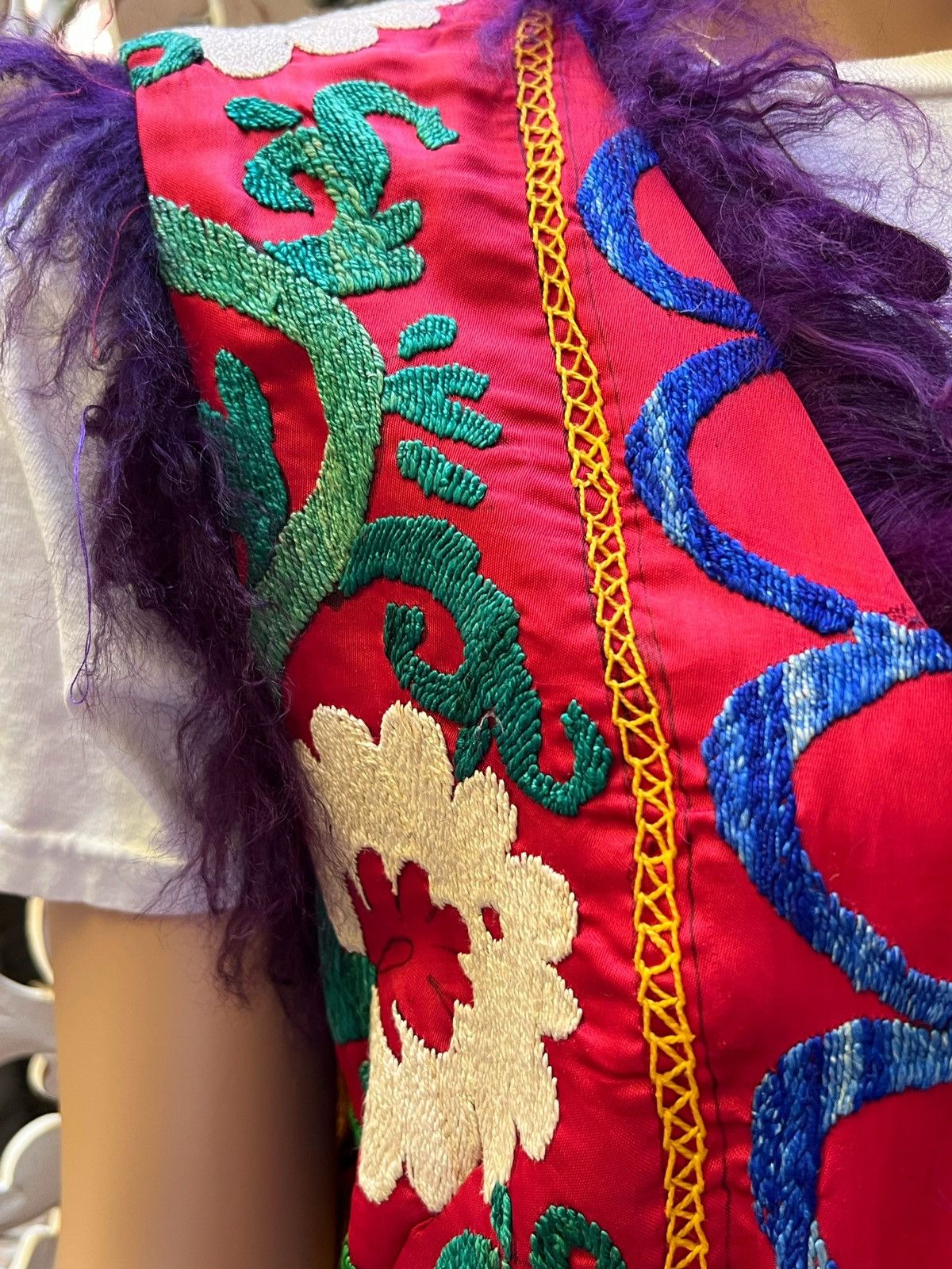 Vintage Vintage embroidered waistcoat with Mongolian fur trim Size M / US 6-8 / IT 42-44 - 6 Thumbnail