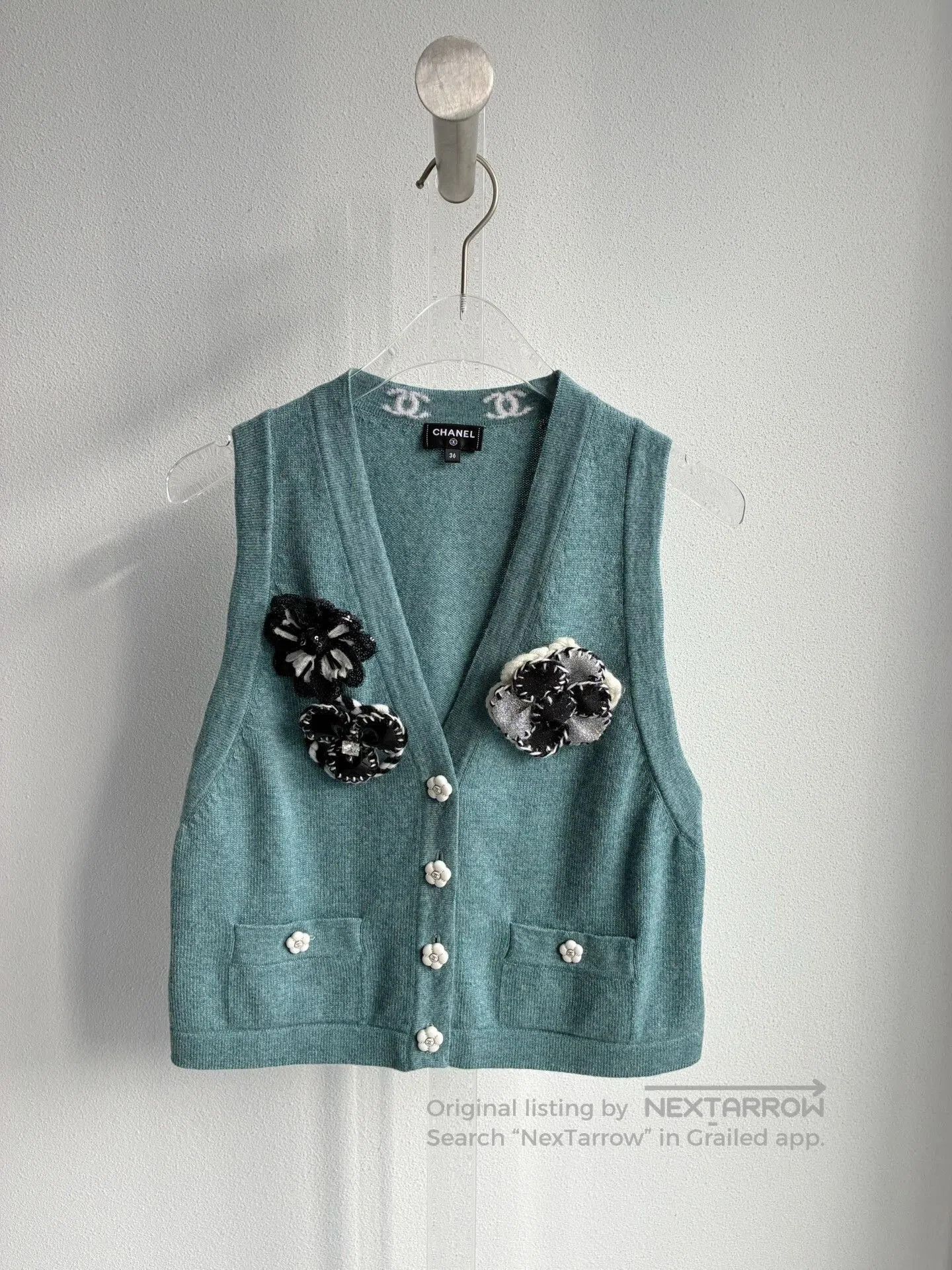 Chanel Chanel 23K Camellia Button Vest. Size XS / US 0-2 / IT 36-38 - 2 Thumbnail