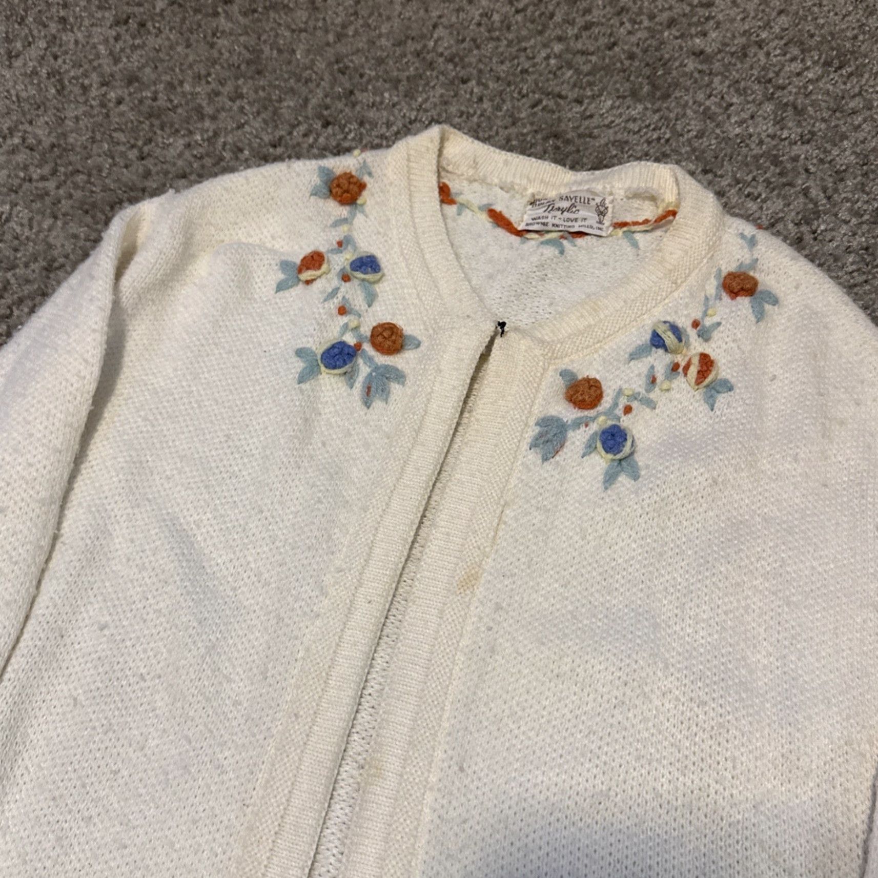 Vintage VINTAGE 60s Knit Flower Art Women’s White Orlon Acrylic Cardigan Sweater Medium Browne Knitting Mills Womens Size M / US 6-8 / IT 42-44 - 7 Thumbnail