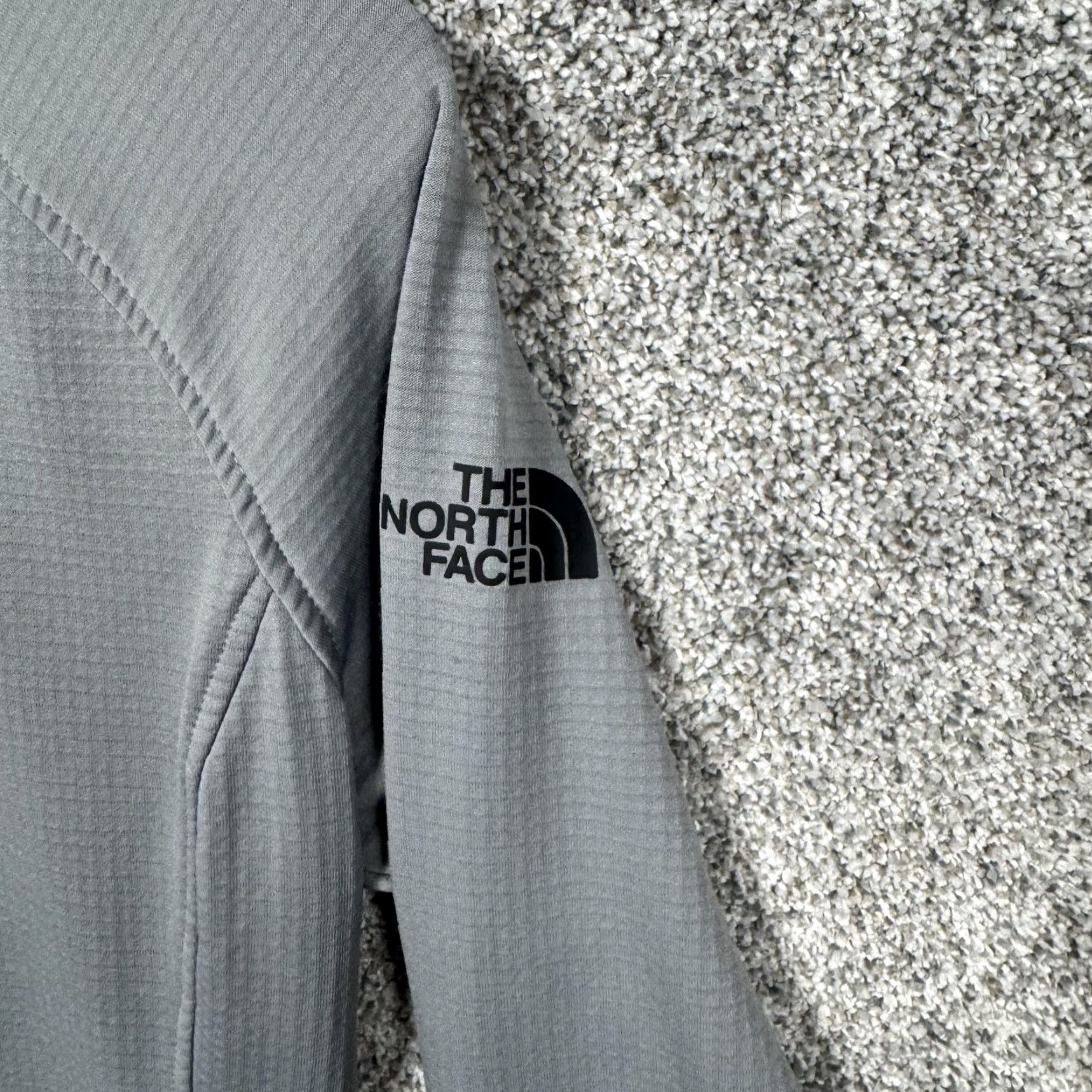 The North Face The North Face Women M Gray Pullover 1/4 Zip Mock Neck Thumbholes Raglan Sleeve Athletic Hiking Layering Shirt Size M / US 6-8 / IT 42-44 - 2 Thumbnail