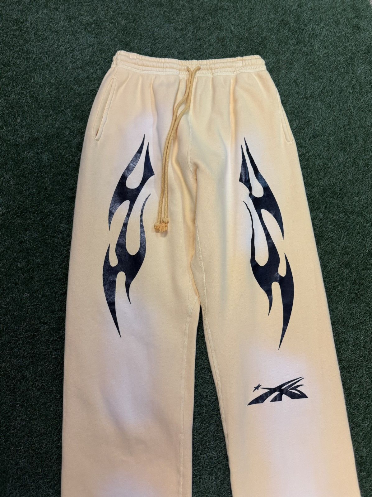 HELLSTAR Hellstar Sweatpants Size XL Yellow Flame (NEW) Size US 34 / EU 50 - 5 Thumbnail