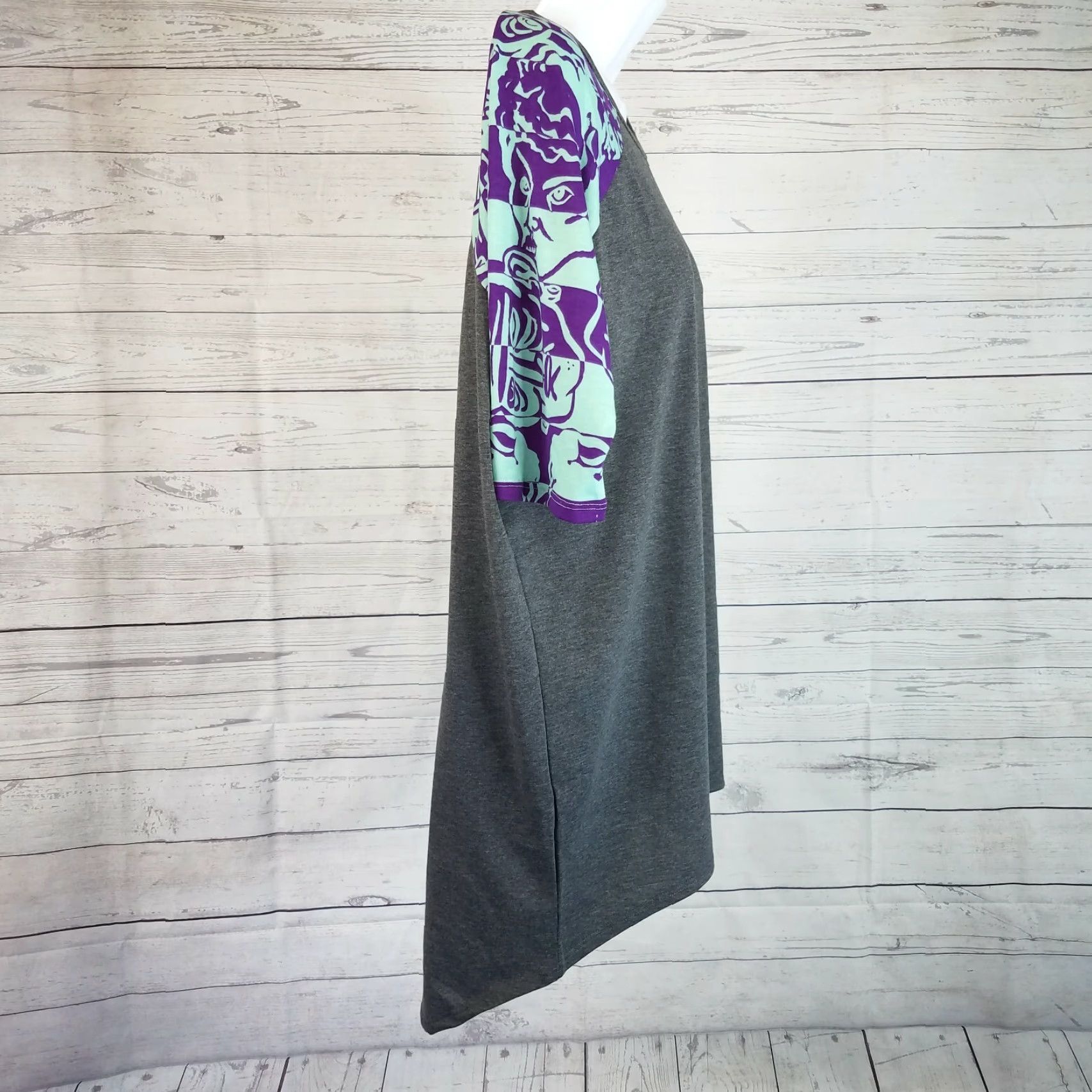 Vintage LuLaRoe Womens Irma Top Sz 2XS Gray Purple Faces Shirt Womens 2XS Gray Pu llover T-Shirt LuLaRoe Irma Top 2XS Gray Purple Faces Size XXS / US 00 / IT 34 - 3 Thumbnail
