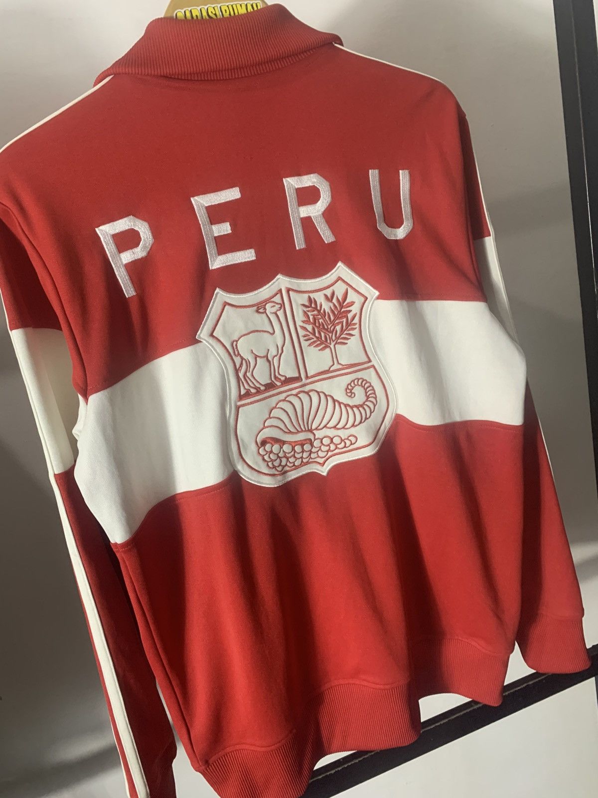 Adidas Tracktop Adidas Peru Casual Streetwear Size US M / EU 48-50 / 2 - 25 Thumbnail