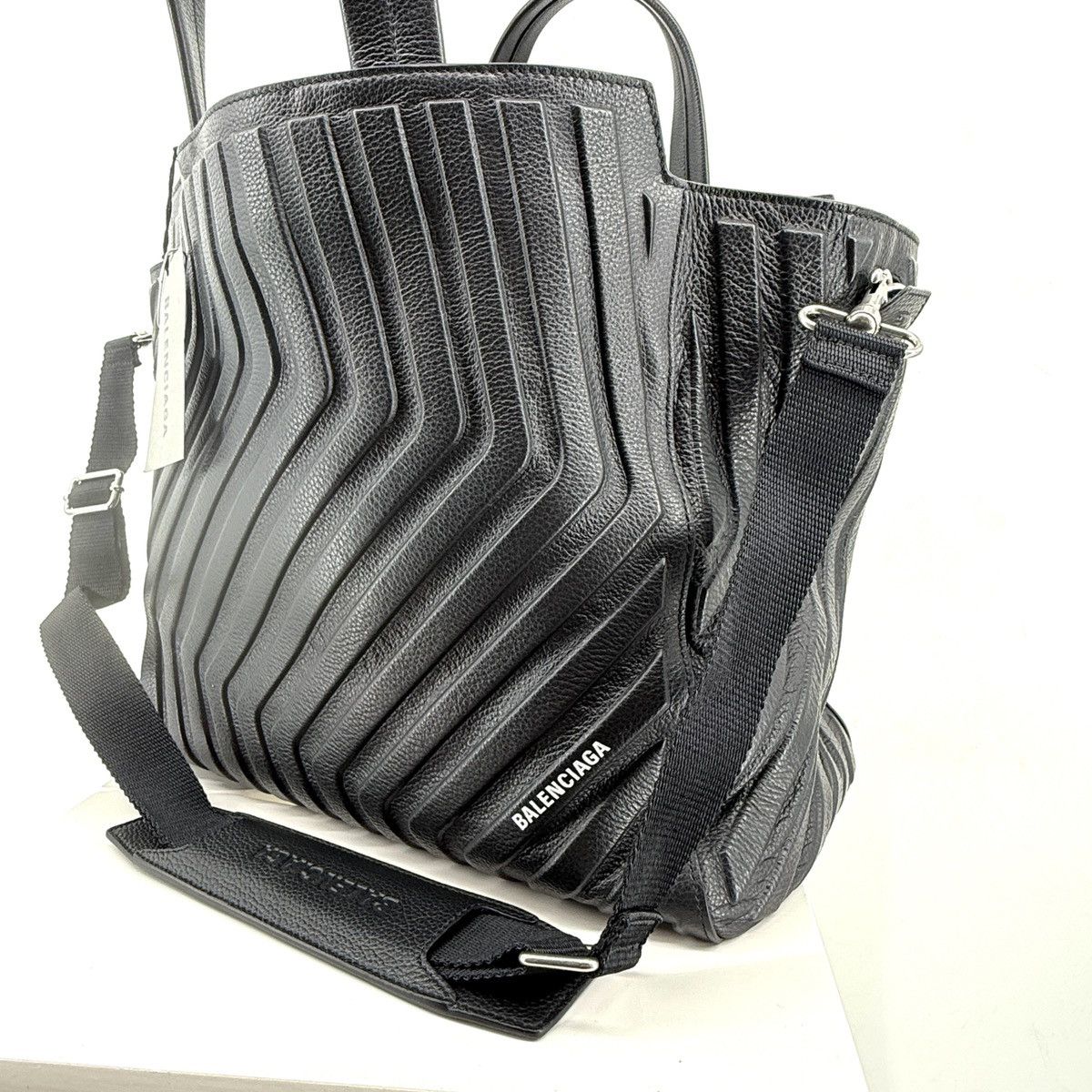 Balenciaga Balenciaga Tire Bag Size ONE SIZE - 3 Thumbnail