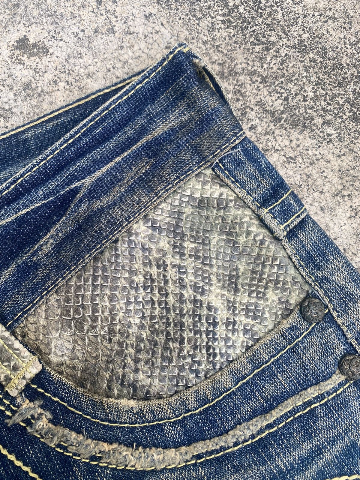 If Six Was Nine × Japanese Brand Flare Jeans Red Pepper Clawmark Snake Skin Size US 34 / EU 50 - 13 Thumbnail