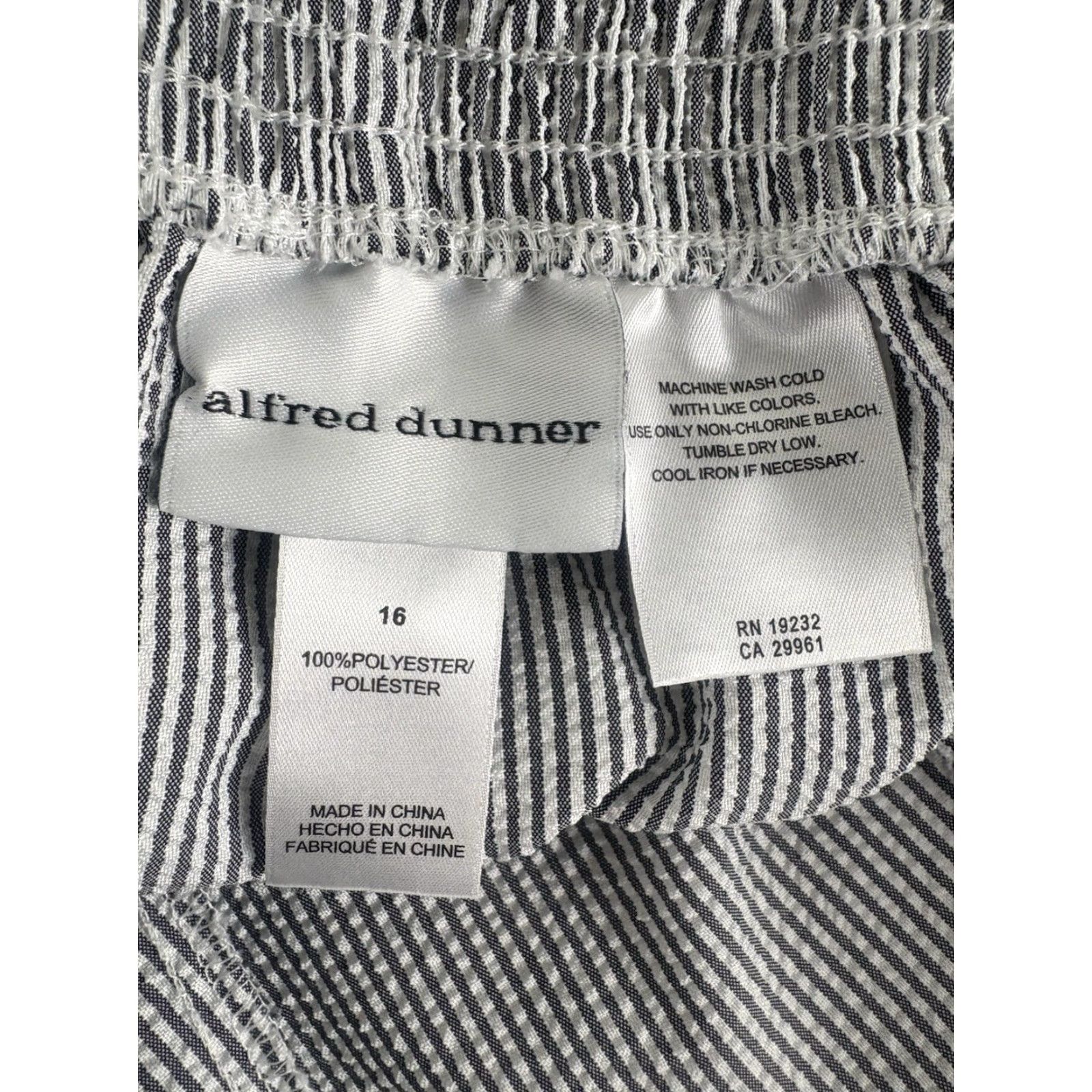 Vintage Alfred Dunner Gray/White Striped Seersucker Cropped Pants Womens Size 16 Wide-Leg, Pull On, 34 Waist, 20 Inseam Size 38" / US 16 / IT 52 - 7 Thumbnail