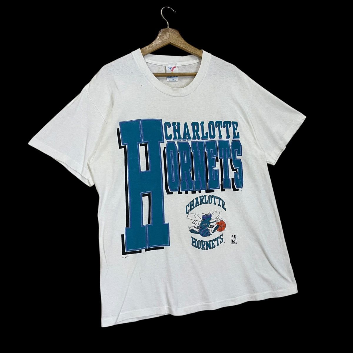 NBA × Vintage Vintage 90s Charlotte Hornets Big Logo Shortsleeve Tee Size US L / EU 52-54 / 3 - 2 Thumbnail