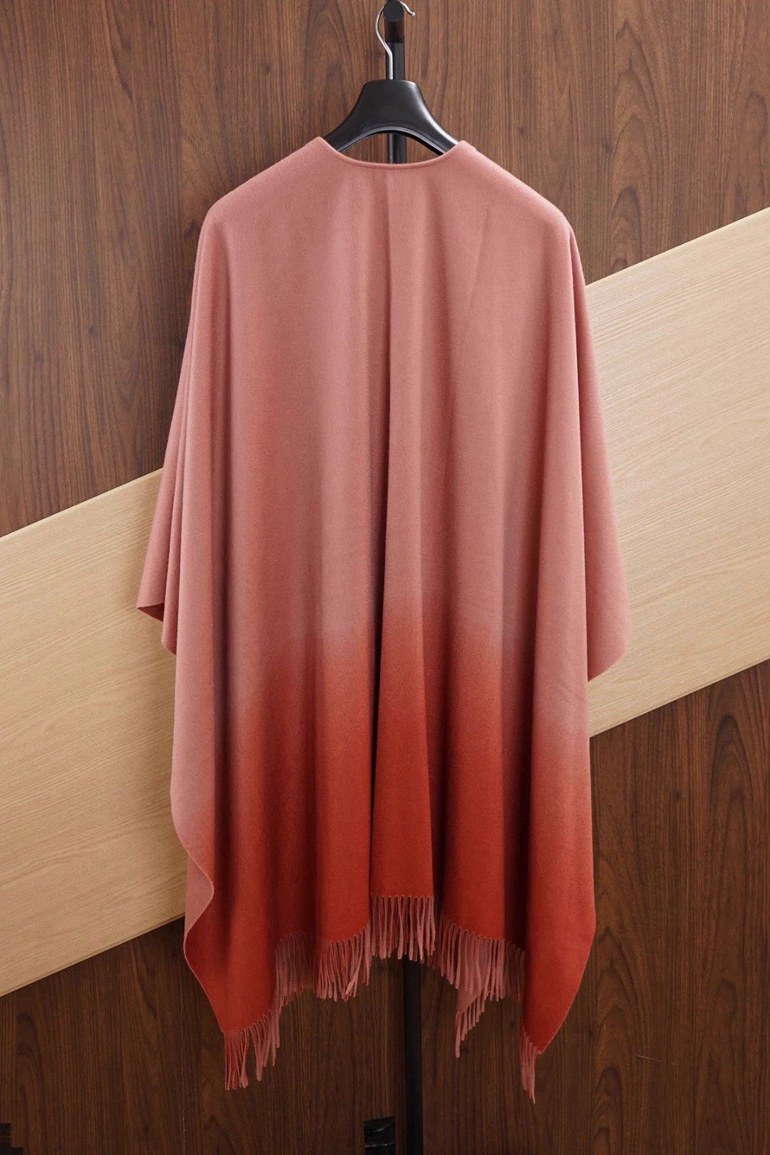 Loro Piana Loro Piana 100% Cashmere Gradient Large Wrap Women Size L / US 10 / IT 46 - 2 Thumbnail