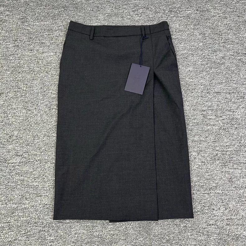 Prada Prada Black and gray, medium and long skirt 2505-Nextarrow Size 25" / US 0 / IT 36 - 1 Thumbnail