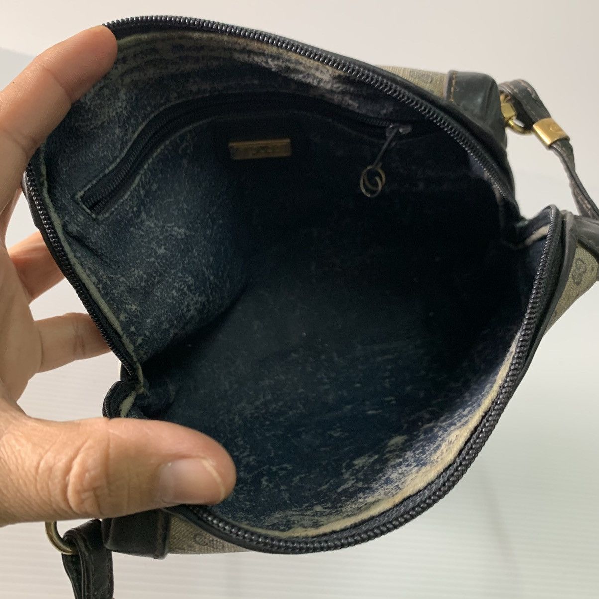 Gucci Authentic Gucci Vintage Slingbag Size ONE SIZE - 12 Thumbnail