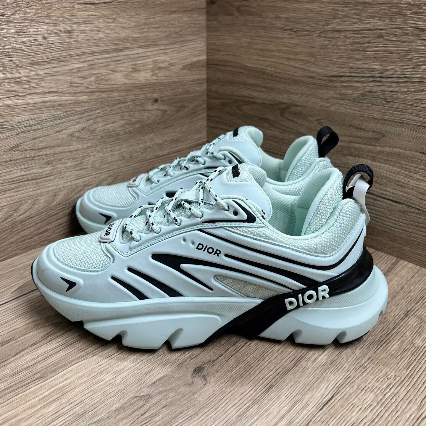 Dior Dior Green Lowtop Sneakers 7 Men Size US 7 / EU 40 - 1 Thumbnail