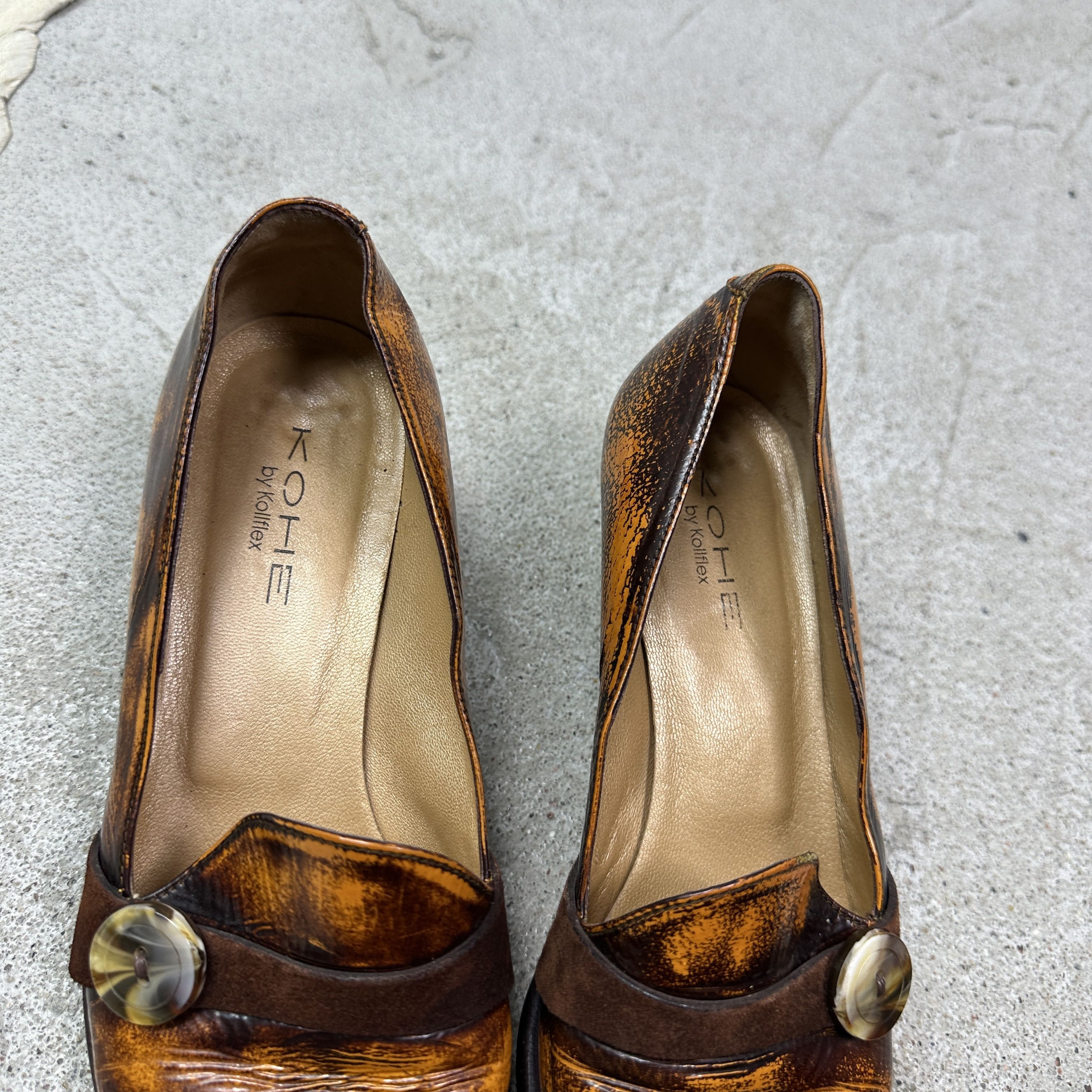 Vintage Vintage Avant Garde Leather Old Money Kitten Heels Y2K Size US 6 / IT 36 - 9 Thumbnail