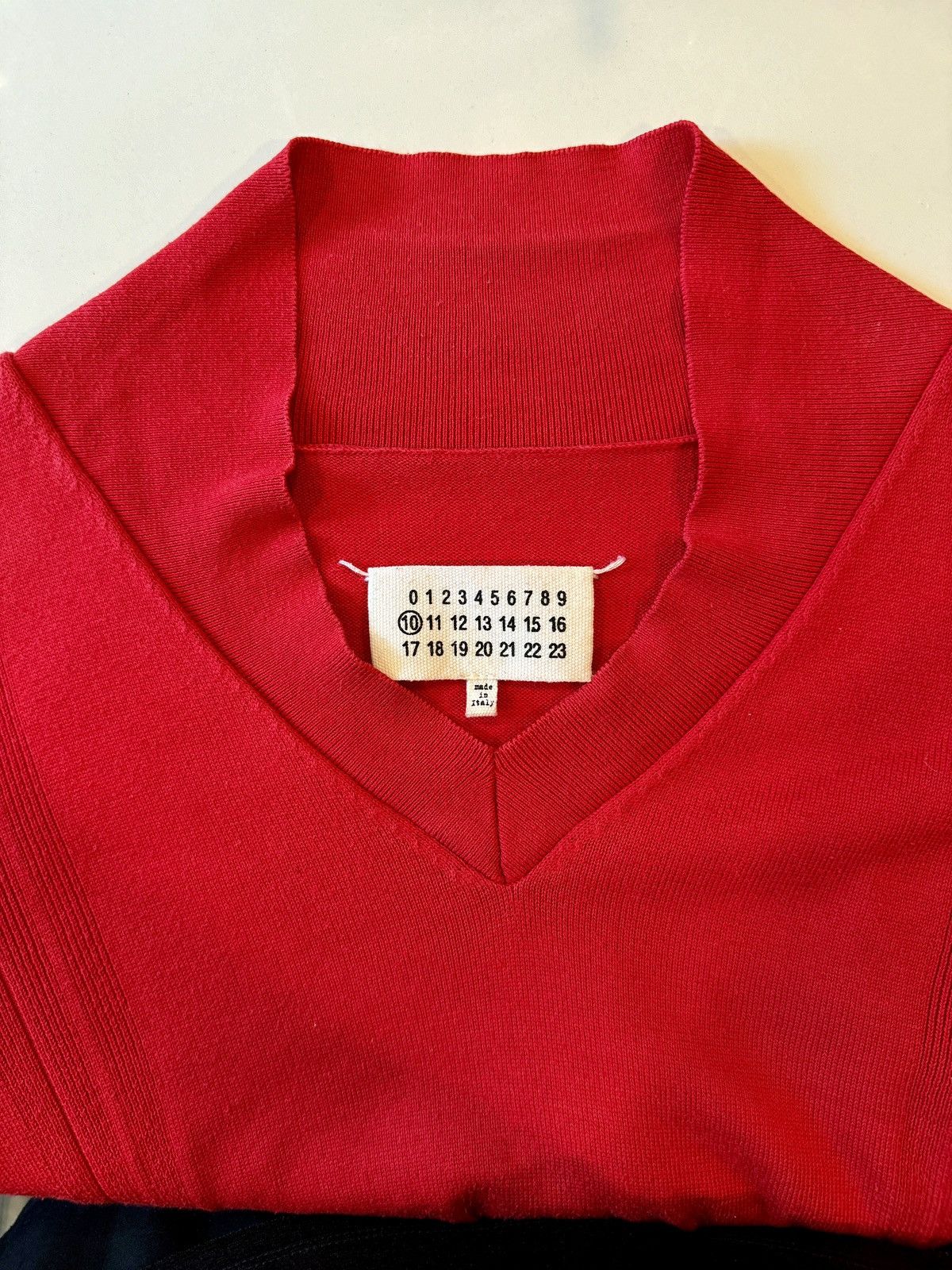 Maison Margiela MARGIELA RED VNECK SWEATER Size US S / EU 44-46 / 1 - 4 Thumbnail