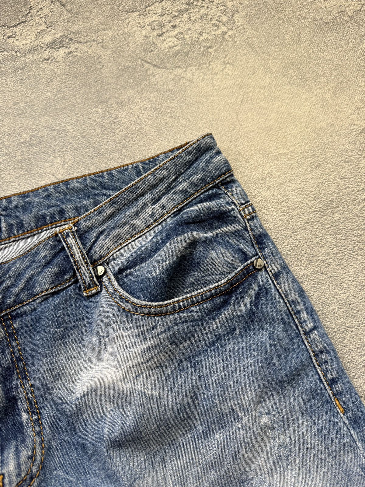 Dolce & Gabbana Vintage Dolce & Gabbana Metal Logo Jeans Size US 34 / EU 50 - 6 Thumbnail