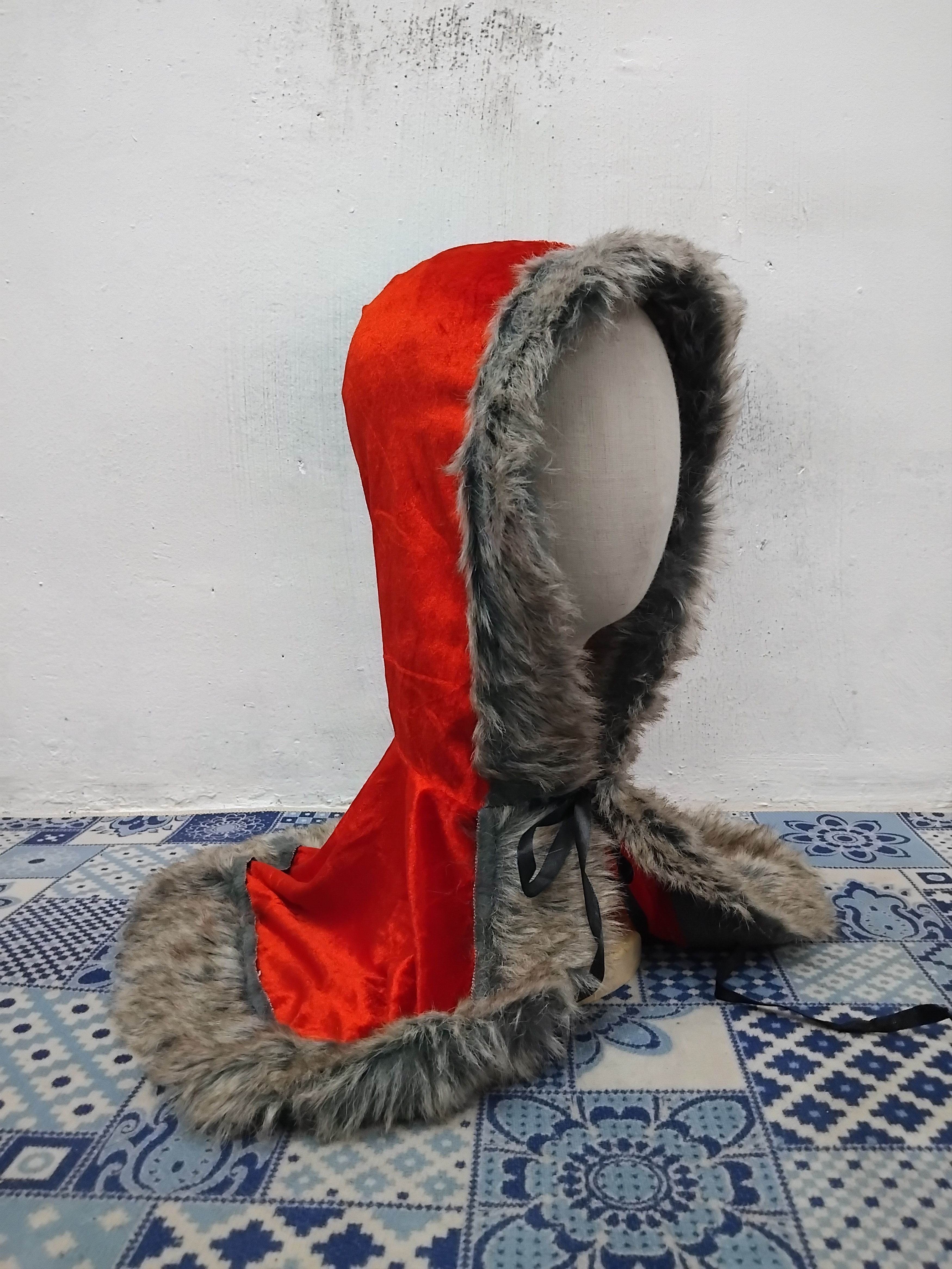 Japanese Brand Red colour fur costume hat Size ONE SIZE - 4 Thumbnail