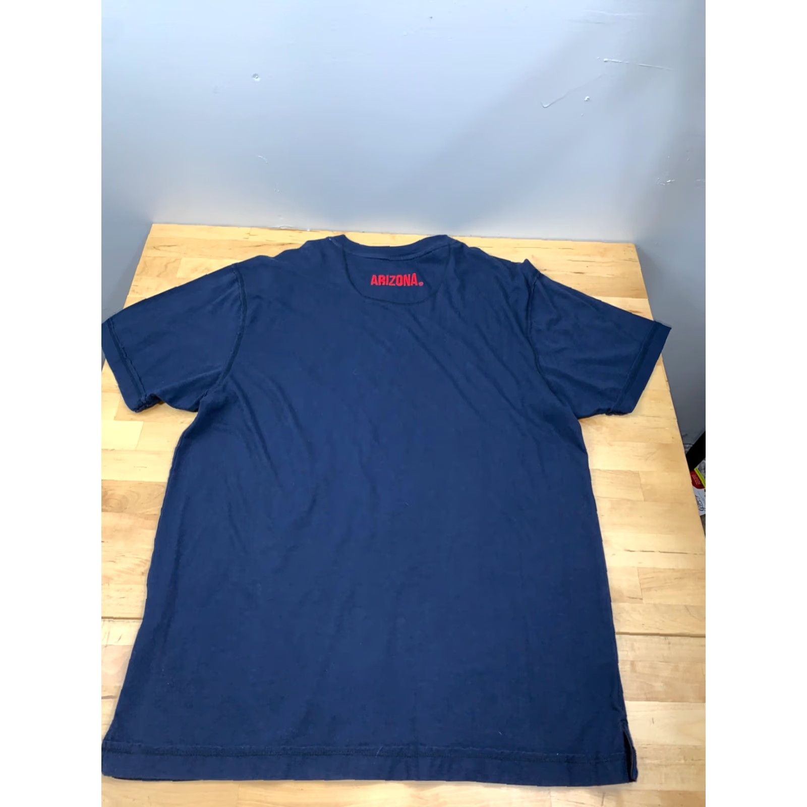 Vintage NCAA University of Arizona Wildcats Blue V Neck T-Shirt Colosseum Mens L Football Sports 4099 Size US L / EU 52-54 / 3 - 2 Thumbnail