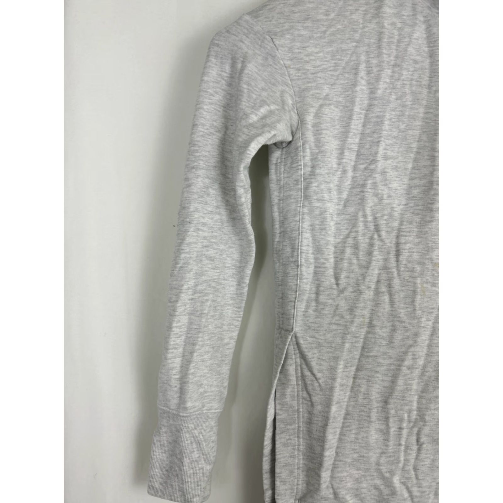 Athleta Athleta Hoodie Women S Gray Pullover Split Sides Thumb Hole 445925-00 Short Description: stains on front 20 chest 27.5 length 21.5 sleeves Size S / US 4 / IT 40 - 2 Thumbnail