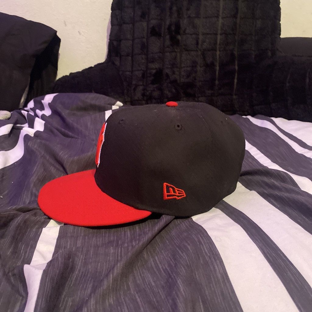 New Era 7 1/2 Black and Red New York Yankees Hat Size ONE SIZE - 4 Thumbnail