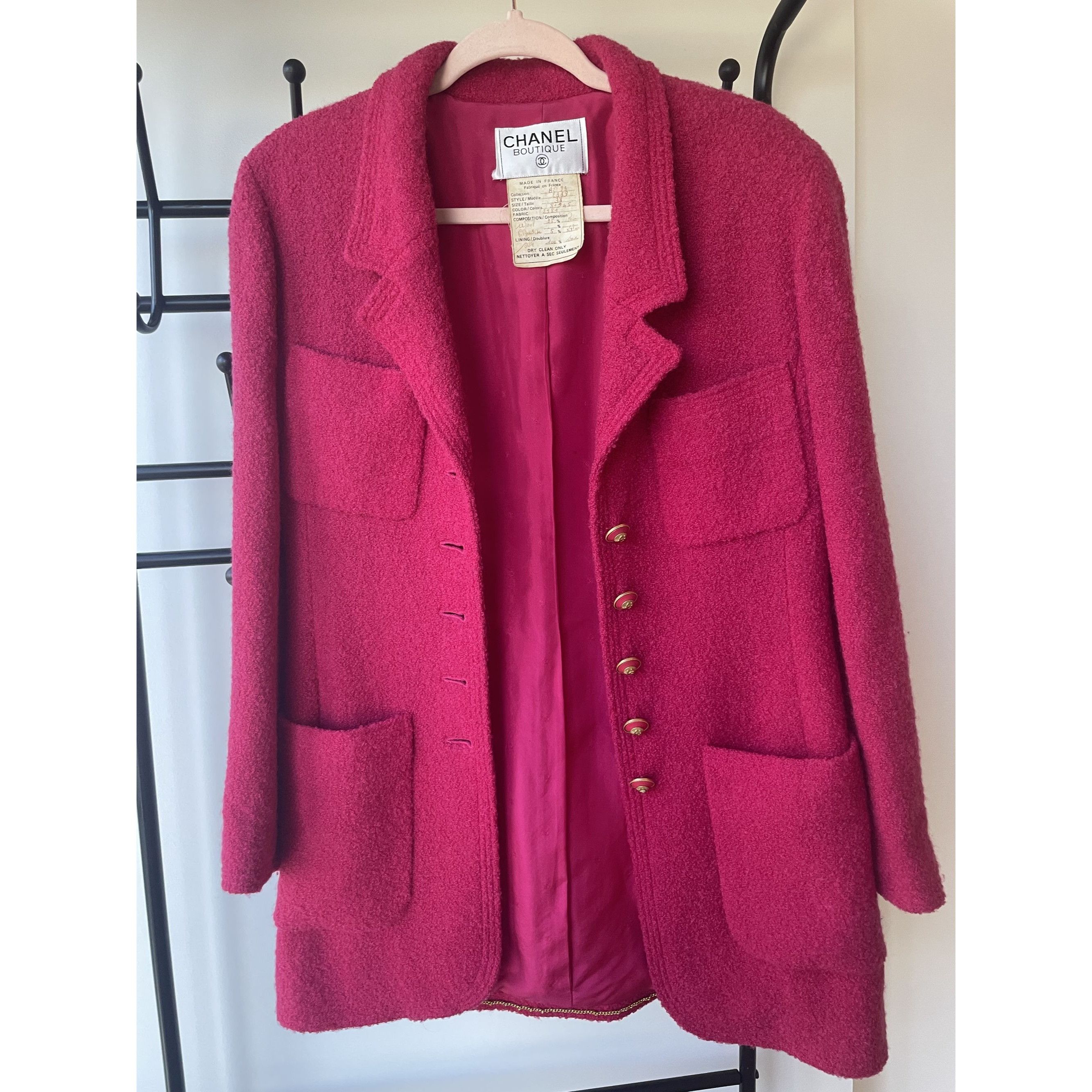 Chanel Chanel Vintage Boucle Wool Pink Coat With Gold Button Accent Size XS / US 0-2 / IT 36-38 - 1 Thumbnail