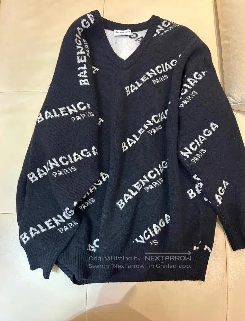 Balenciaga Balenciaga Classic Barrage Full Logo Sweater Size XXS / US 00 / IT 34 - 1 Thumbnail