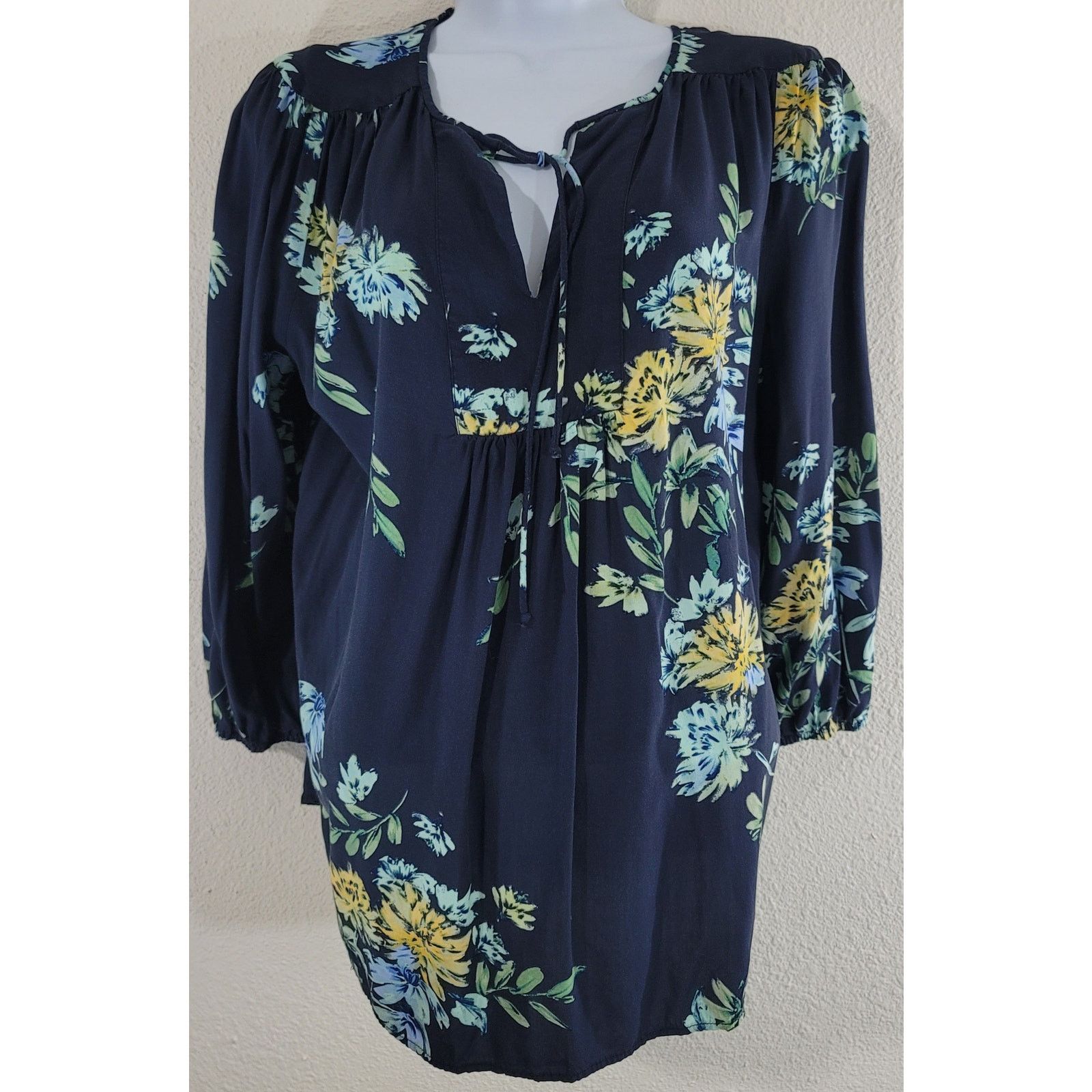 Other St. John's Bay Blue Yellow Floral Print Top Medium Pleated Size M / US 6-8 / IT 42-44 - 1 Thumbnail