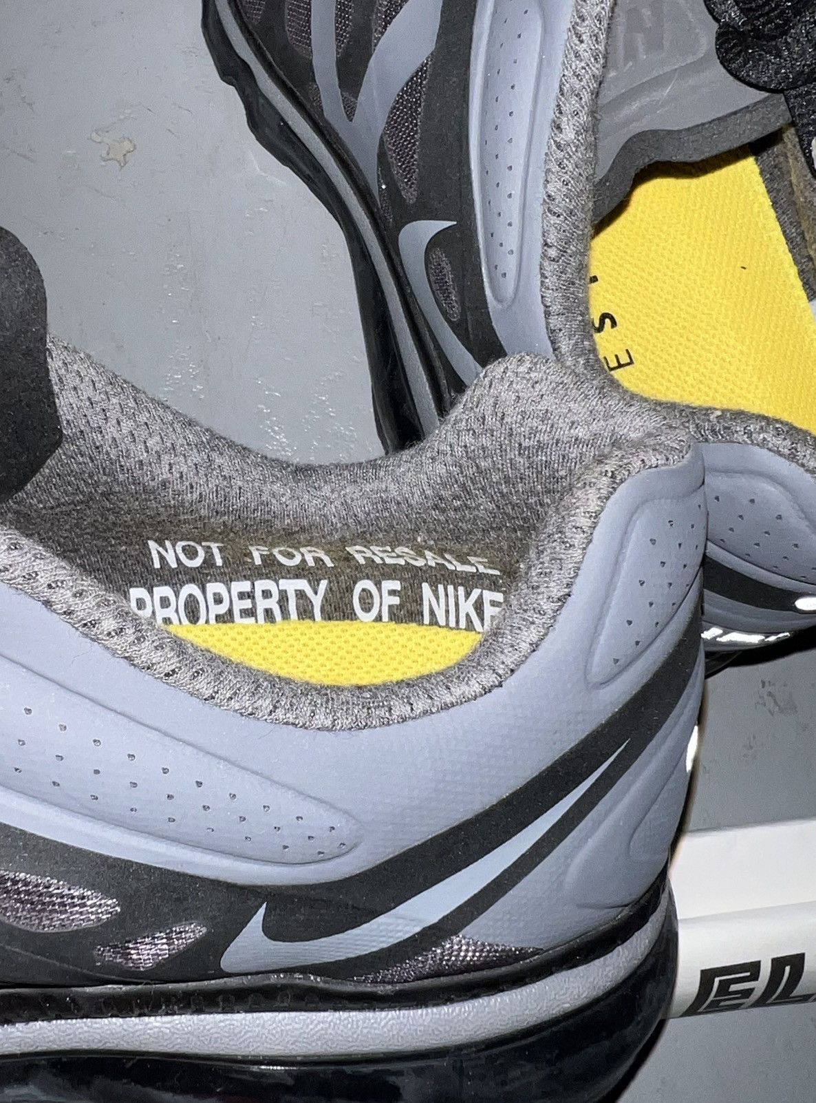Nike Nike X Livestrong Air Max 2012 Size US 9 / EU 42 - 9 Thumbnail