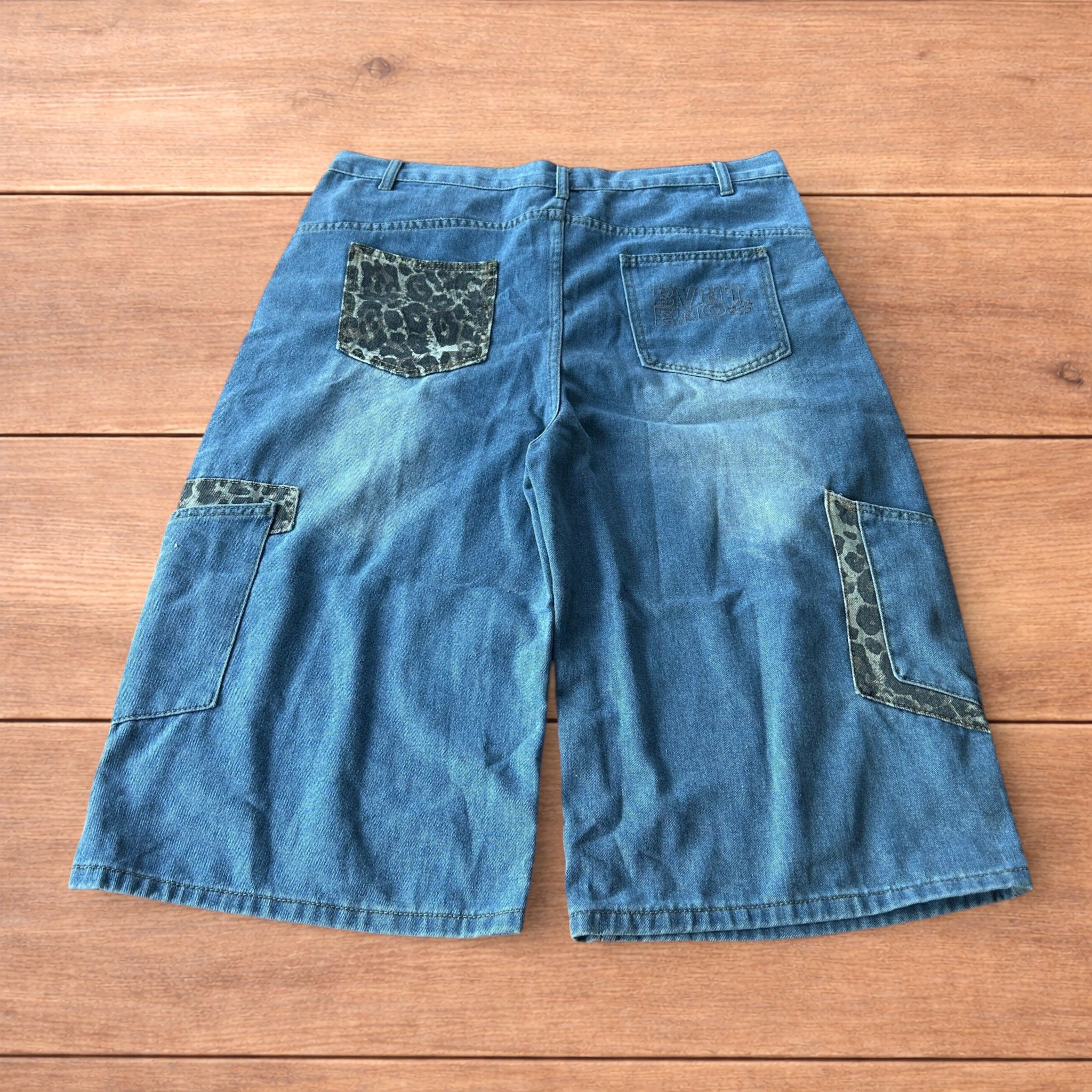 Japanese Brand Vintage style baggy jorts shorts w. leopard print in blue. Size US 36 / EU 52 - 1 Thumbnail