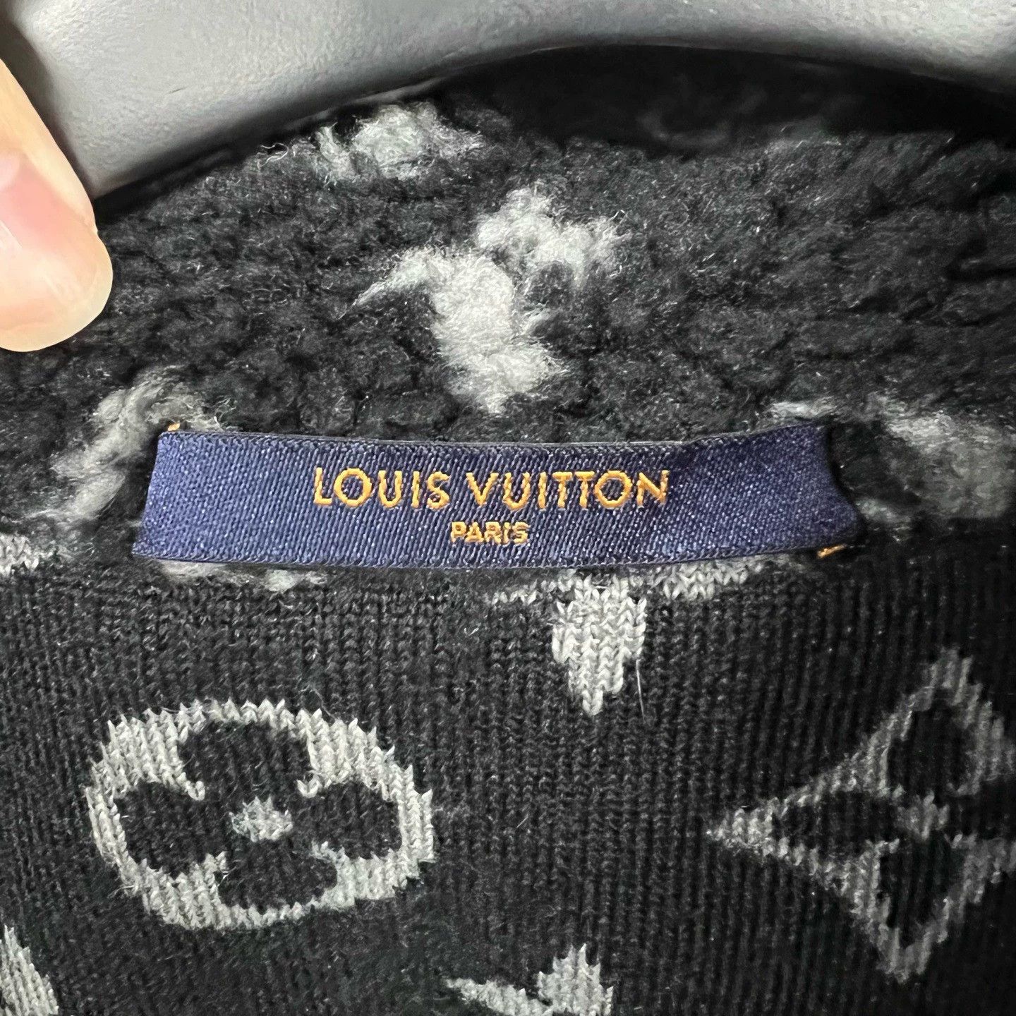 Louis Vuitton Louis Vuitton (LV) Teddy Bear Plush Jacket Size US XL / EU 56 / 4 - 3 Thumbnail