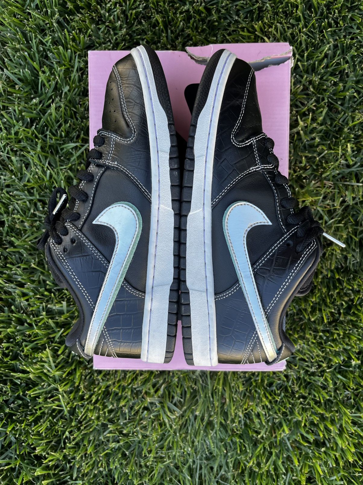 Diamond Supply Co. × Nike Nike SB Dunk Low Pro OG QS Size US 8 / EU 41 - 16 Thumbnail