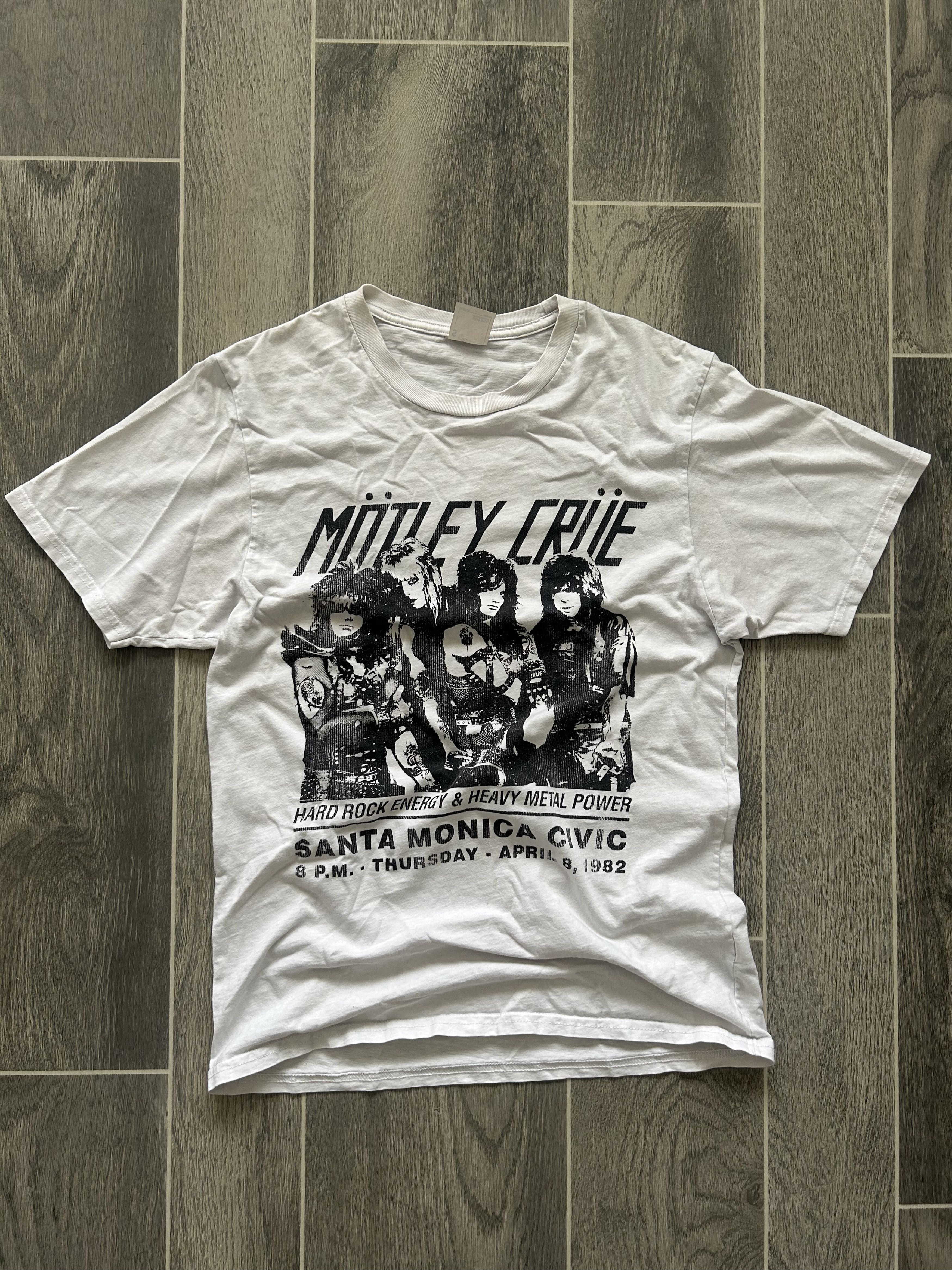 Vintage Vintage Motley Crue Santa Monica Civic T-Shirt Size US S / EU 44-46 / 1 - 1 Thumbnail