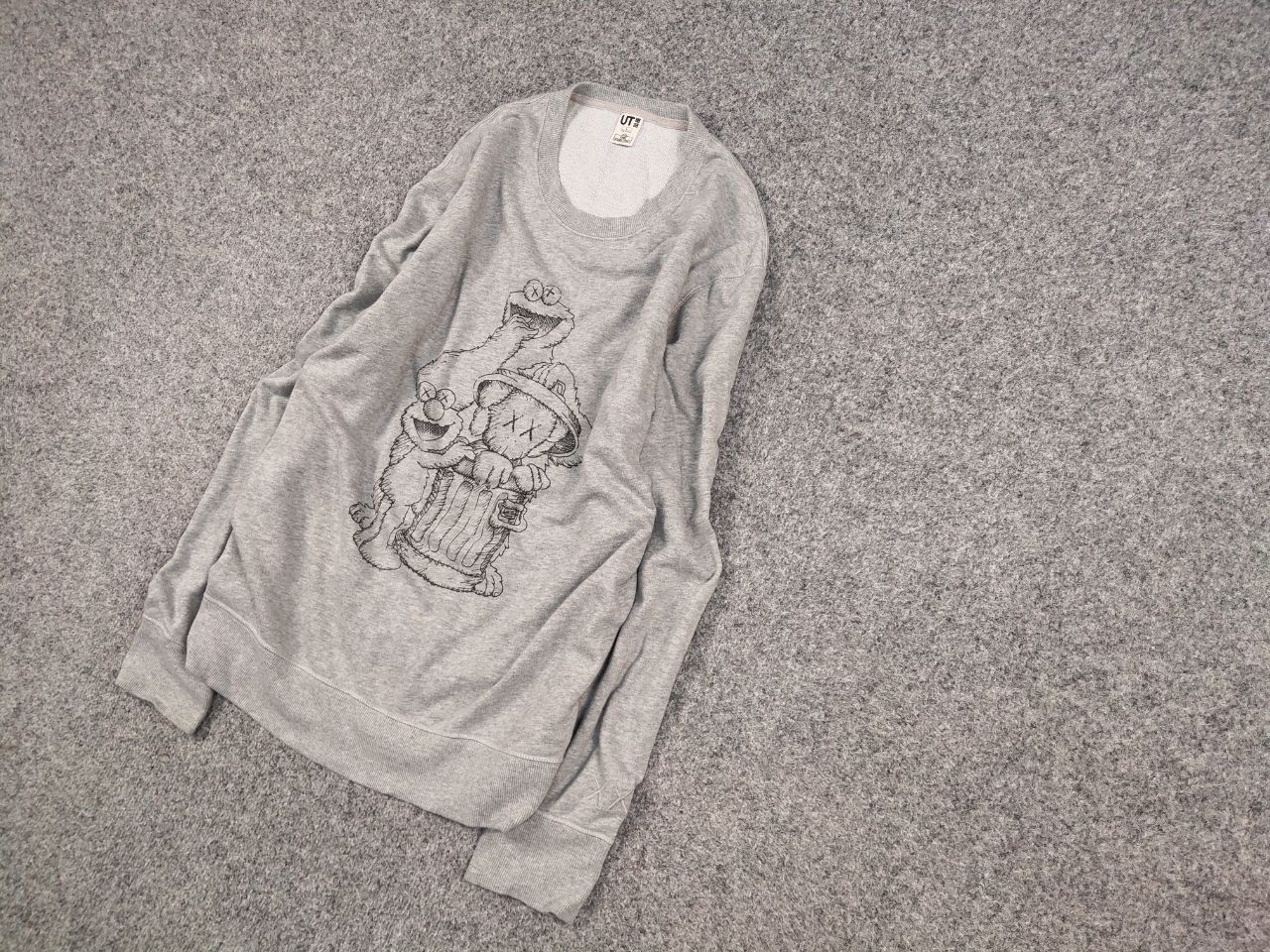 Uniqlo Uniqlo x Kaws Sesame Street Logo Gray Crew Chek Sweatshirt Size US L / EU 52-54 / 3 - 3 Thumbnail