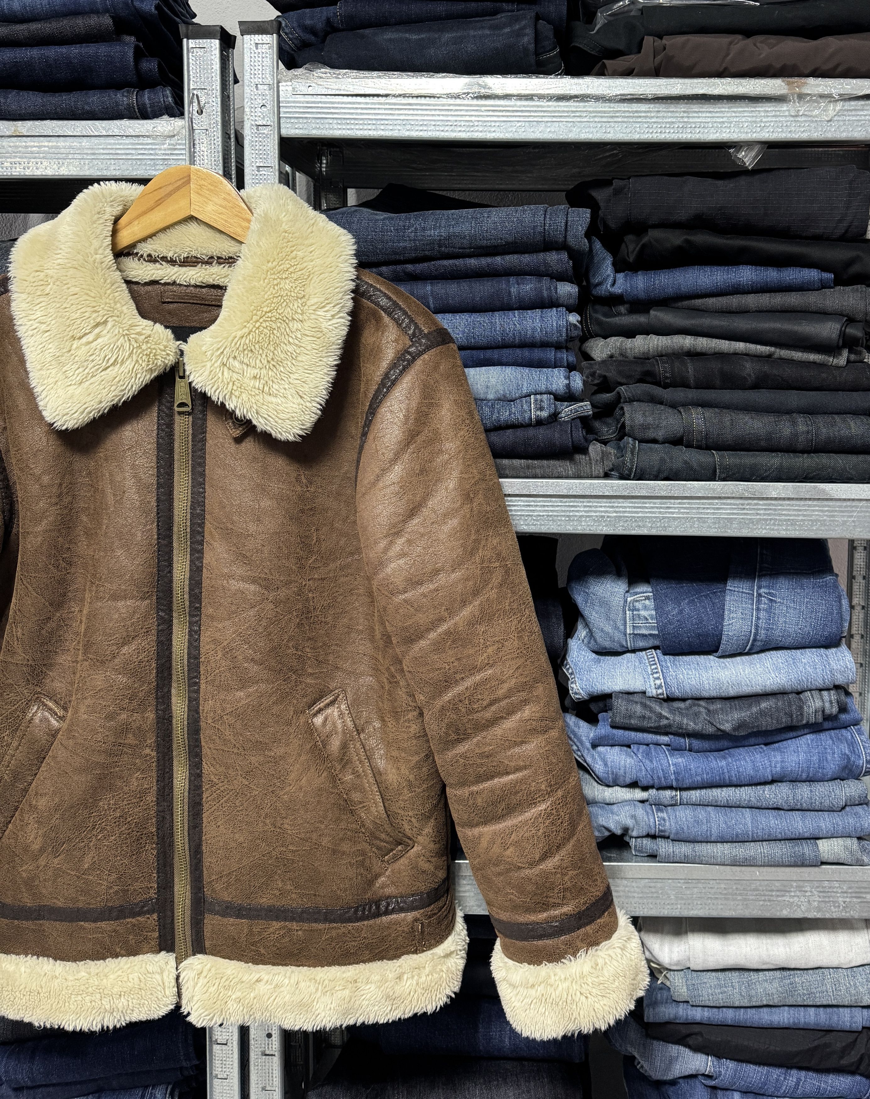 Alpha Industries Alpha Industries B-3 Sheepskin Brown Pilot Rare Man’s Jacket Size US S / EU 44-46 / 1 - 3 Thumbnail