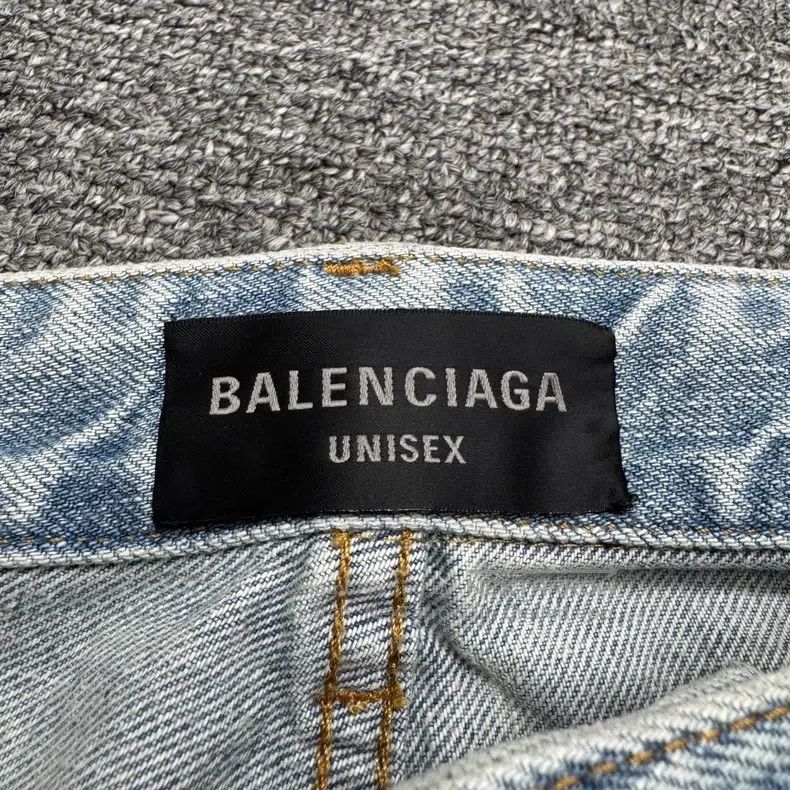 Balenciaga Balenciaga Washed distressed destroyed jeans Size US 30 / EU 46 - 2 Thumbnail