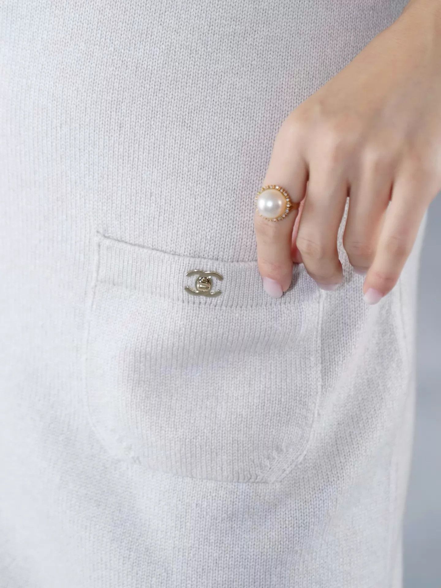 Chanel Chanel CC Buckle Oatmeal Cashmere Vest Dress Size XS / US 0-2 / IT 36-38 - 7 Thumbnail