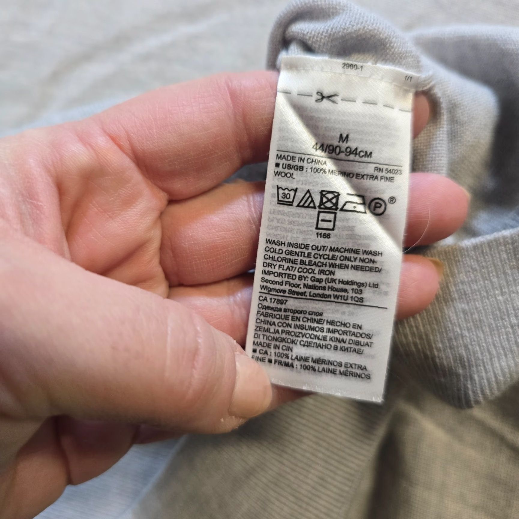 Banana Republic Banana Republic Sweater Mens Size Medium Gray Merino Wool V Neck Casual Basic Size US M / EU 48-50 / 2 - 7 Thumbnail