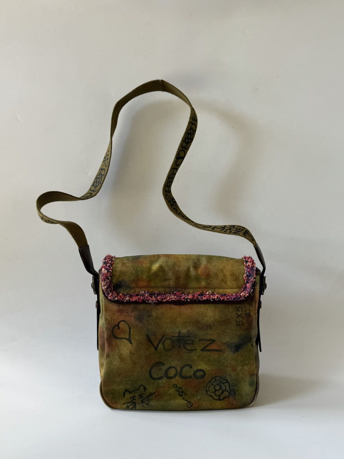 Chanel Chanel "On the Pavements" Graffiti Messenger Bag Size ONE SIZE - 2 Thumbnail