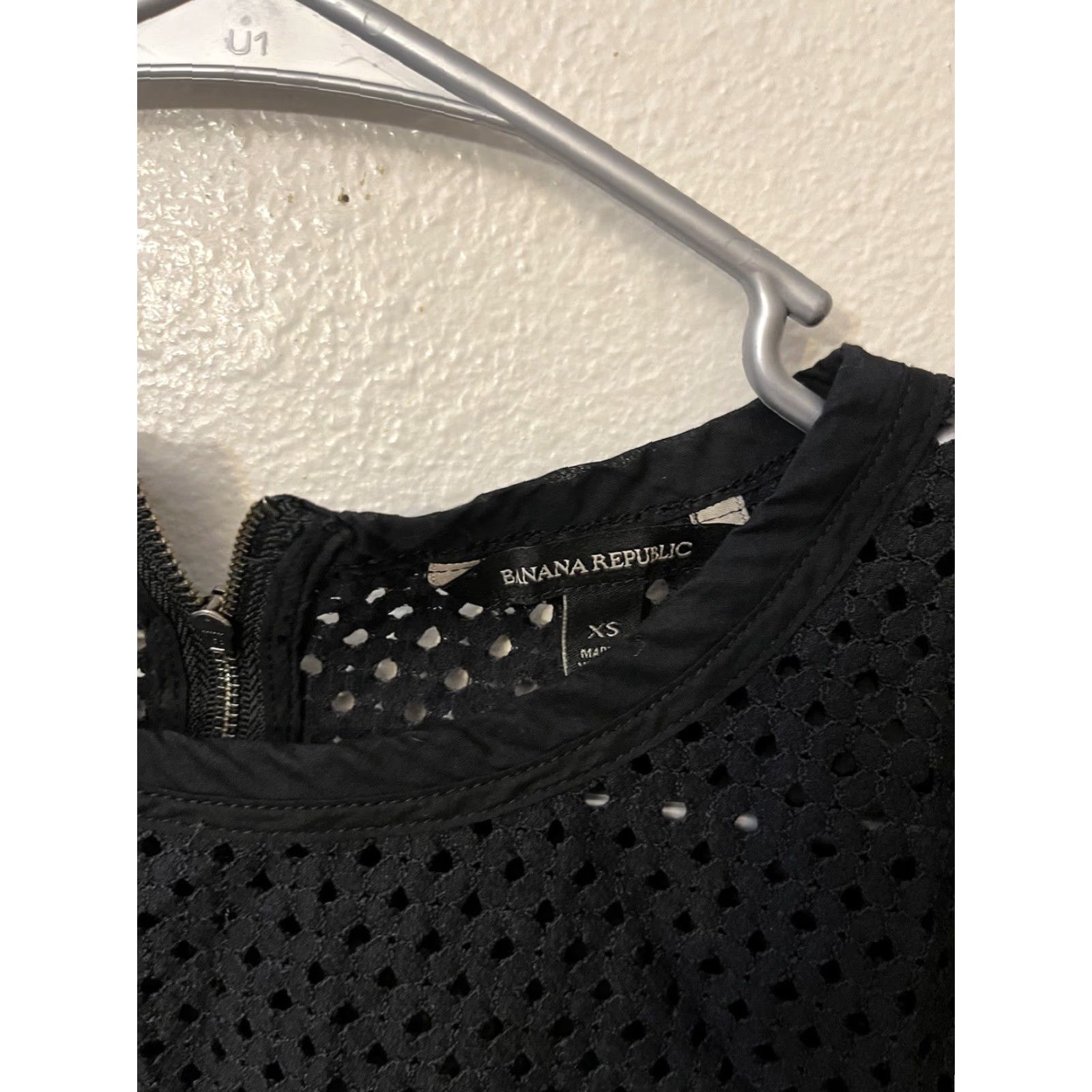 Banana Republic Banana Republic Women's Blouse XS Black Short Sleeve Zip Closure Lightweight Casual Classic Size XS / US 0-2 / IT 36-38 - 3 Thumbnail