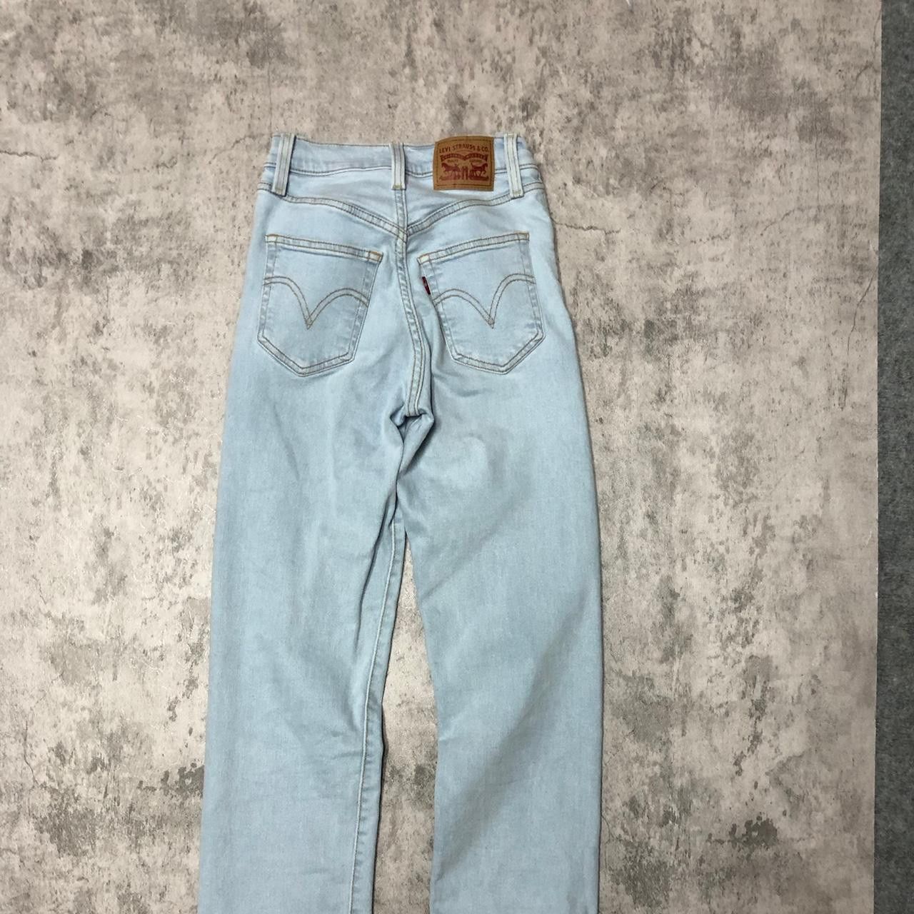 Levi's Light wash straight leg mom jeans #momjeans Size 23" - 6 Thumbnail