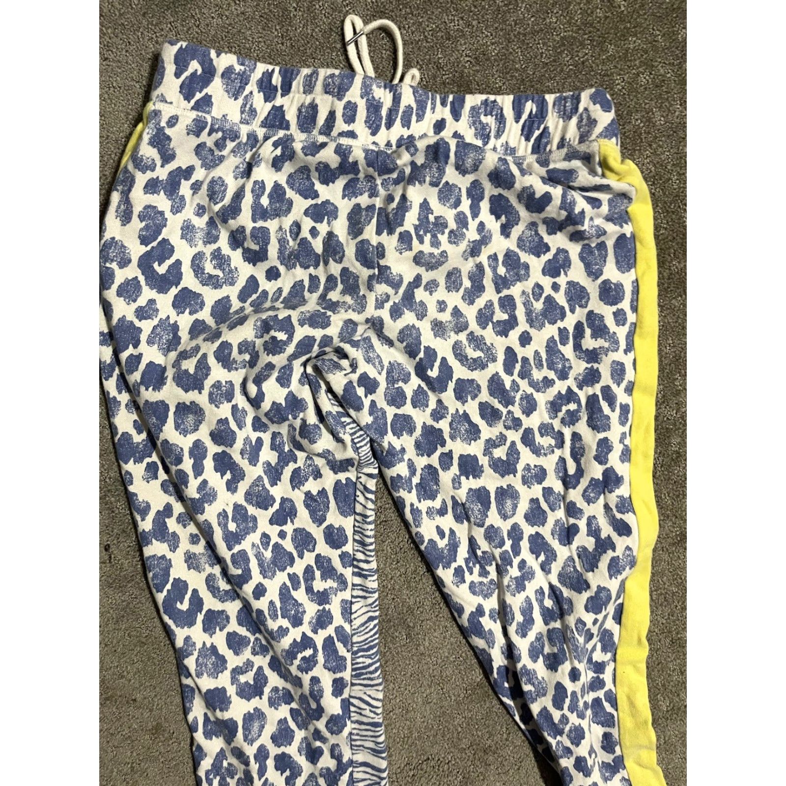 Victoria's Secret Victoria's Secret Stretch Fleece Jogger White Blue Animal Sweatpants Small Size 28" / US 6 / IT 42 - 3 Thumbnail