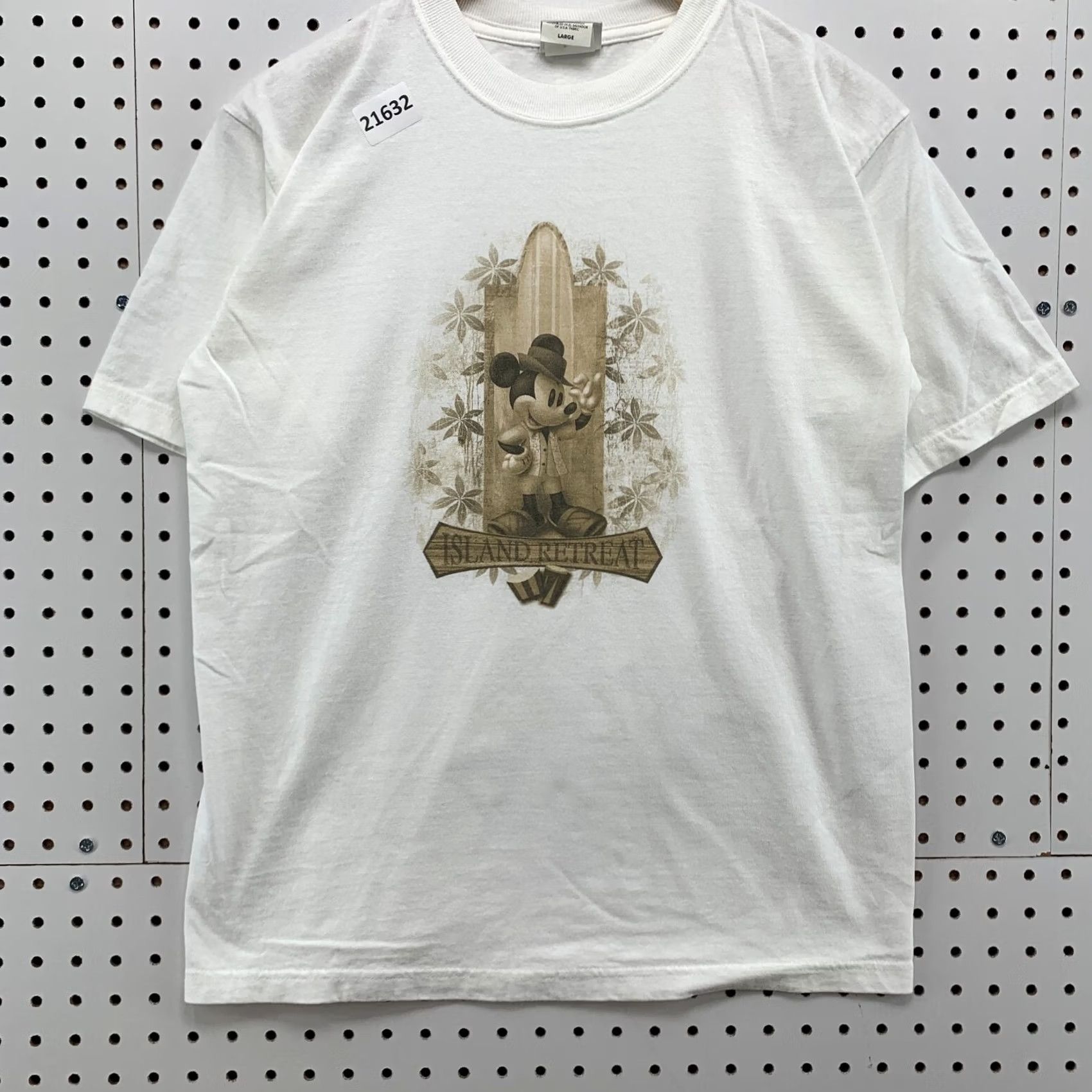 Disney VINTAGE Disney Island Retreat T-Shirt Unisex Adults Large White Mickey Mouse Surfer 19.5x26.5 Size US L / EU 52-54 / 3 - 6 Thumbnail