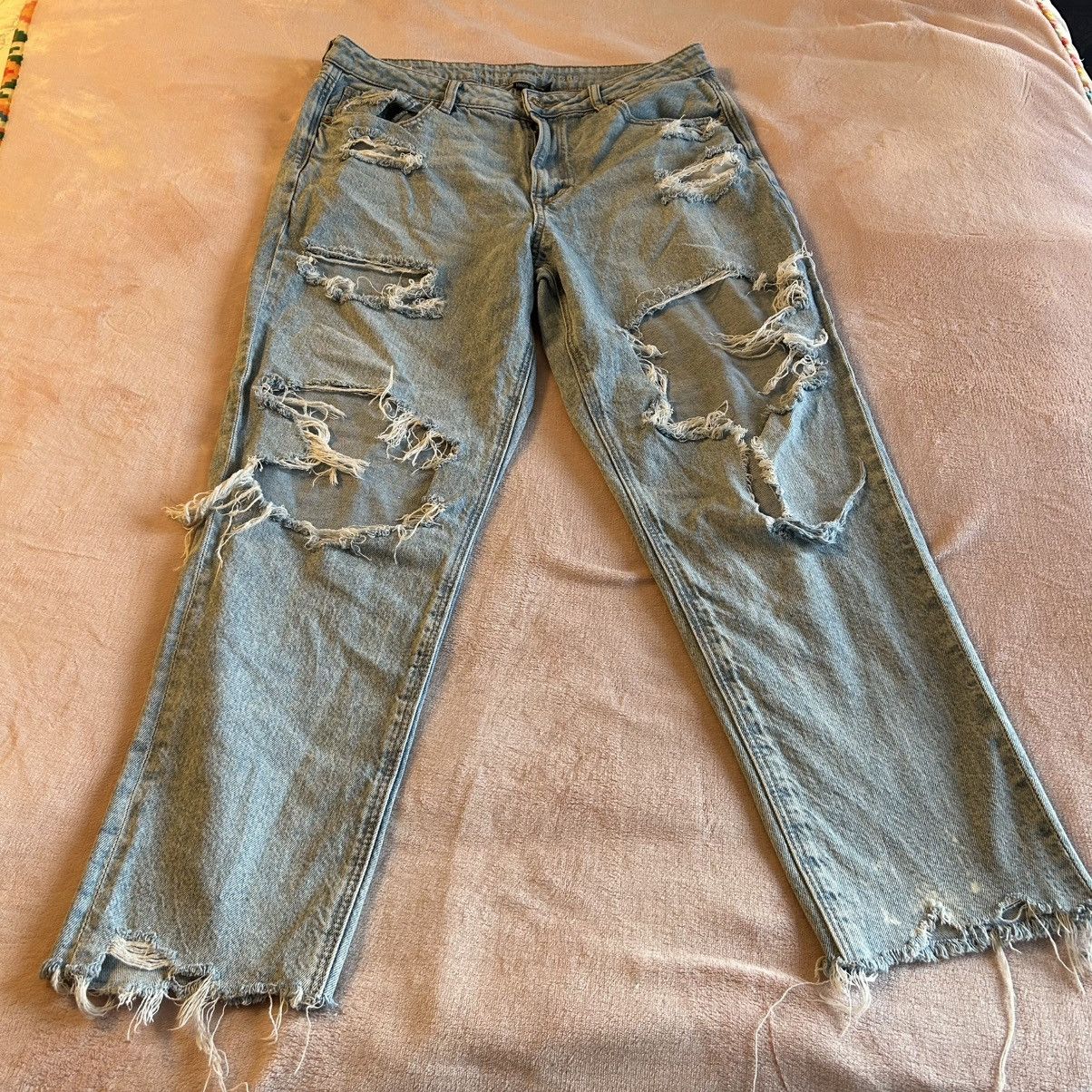 American Eagle Outfitters American Eagle Strigid light wash high rise distressed 14 Size 36" / US 14 / IT 50 - 1 Thumbnail