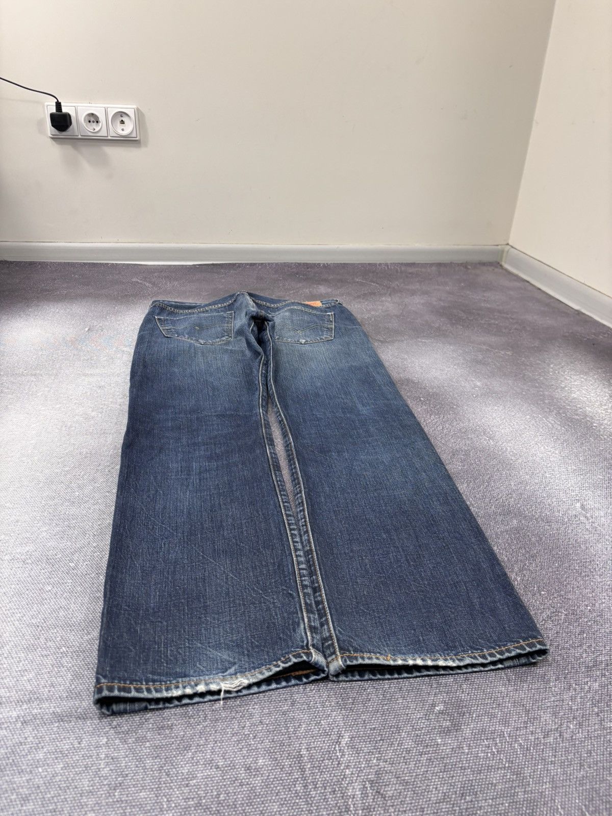 Levi's Vintage Levi’s 501 Men’s Dark Navy Blue Wash Denim Jeans Size US 34 / EU 50 - 14 Thumbnail