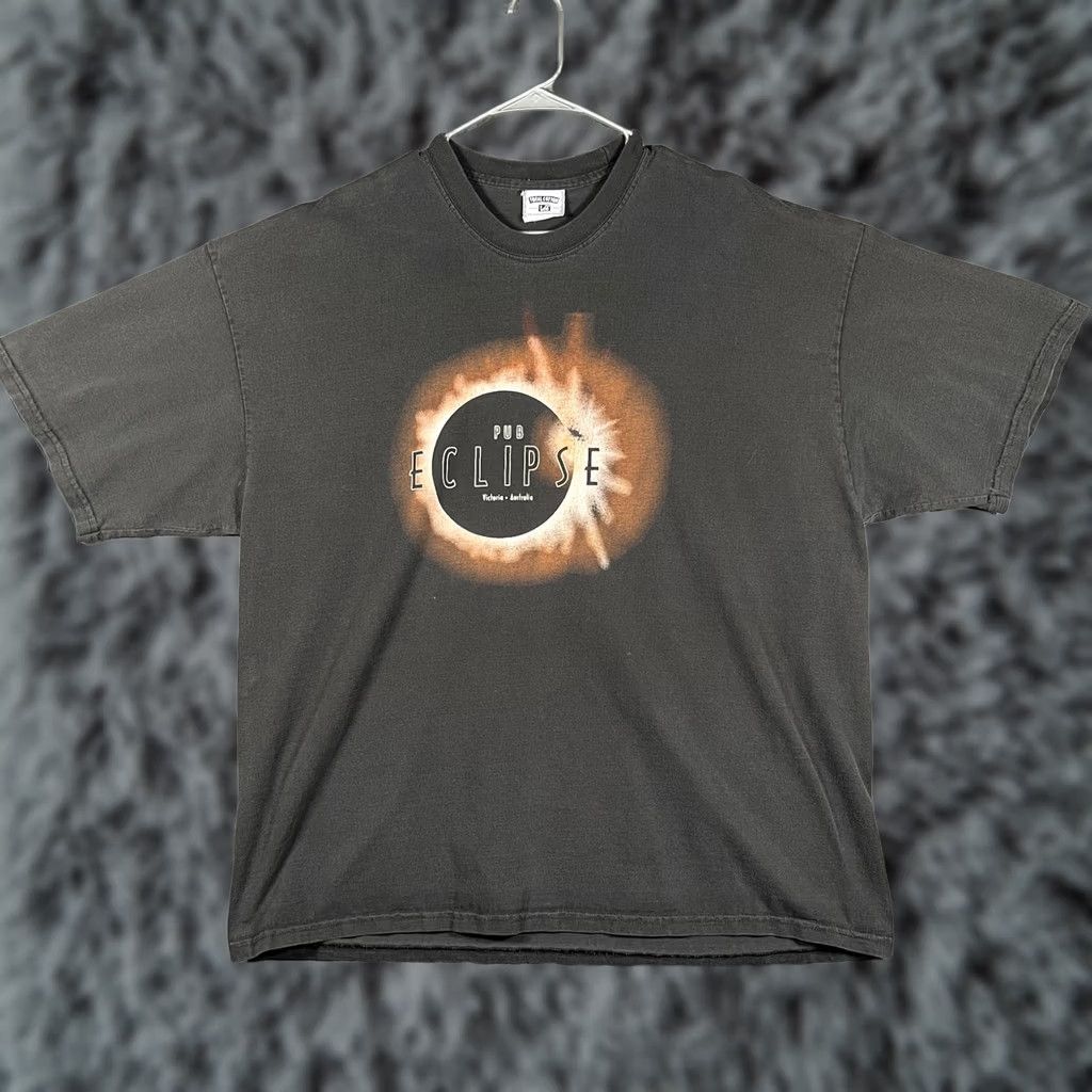 Lee VINTAGE Lee Shirt Mens 2XL Black Australia Solar Eclipse Pub Graphic Tee Size US XXL / EU 58 / 5 - 1 Thumbnail