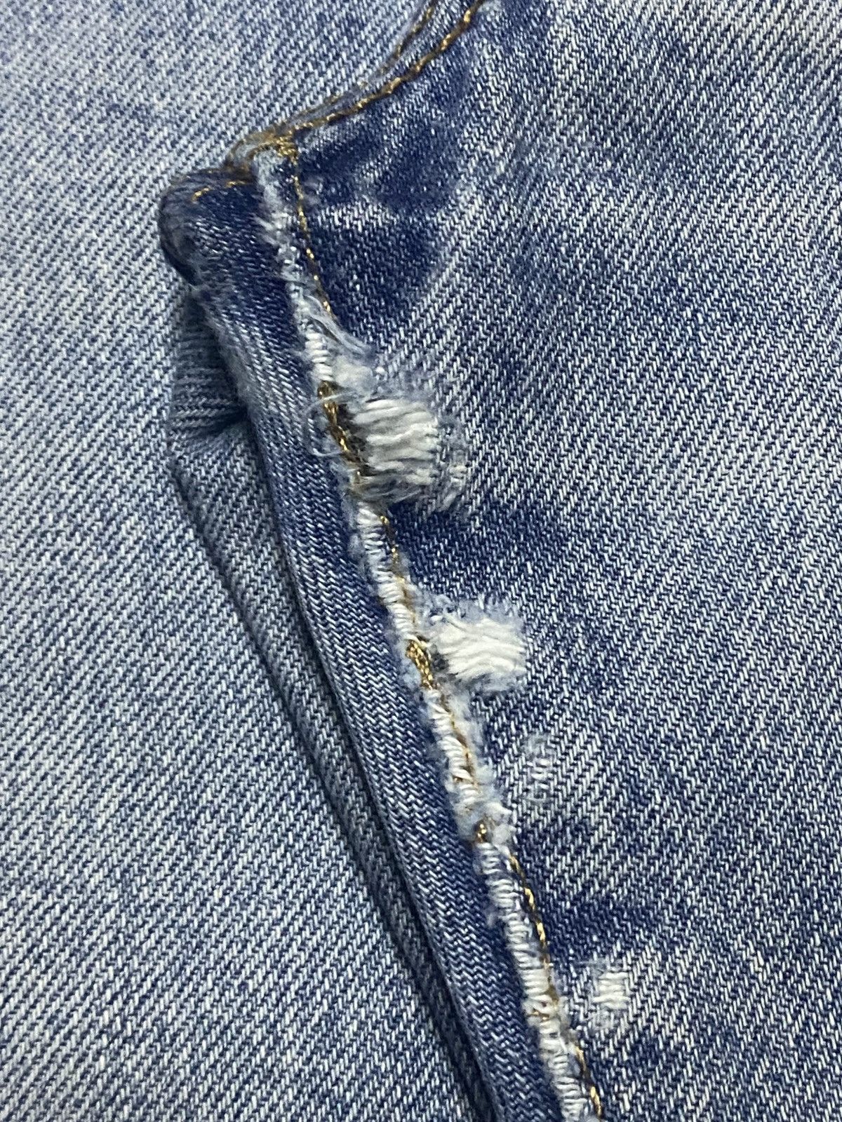 Levi's Vintage Levis 501 ButtonFly Distressed Jeans Size US 31 - 12 Thumbnail