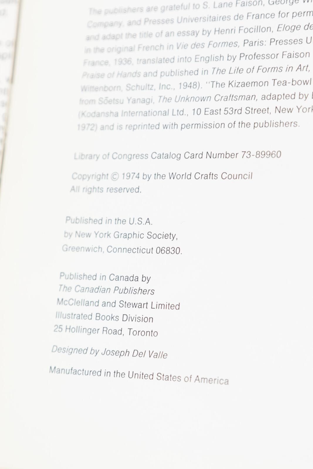 Other 74' In Praise Of Hands Contemporary Crafts Of The World Book Size ONE SIZE - 4 Thumbnail