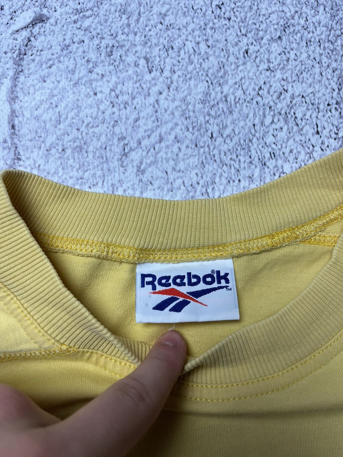 Reebok Vintage 90s Reebok Big Logo Casual Faded T-shirt Sport Style Size US XL / EU 56 / 4 - 10 Thumbnail