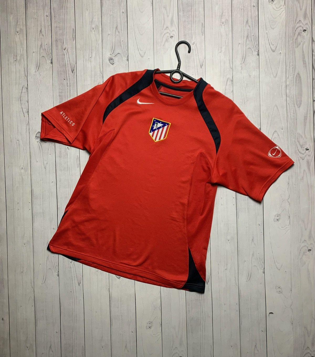 Vintage Vintage Nike Atletico Madrid soccer jersey size S red logo Size US S / EU 44-46 / 1 - 1 Thumbnail